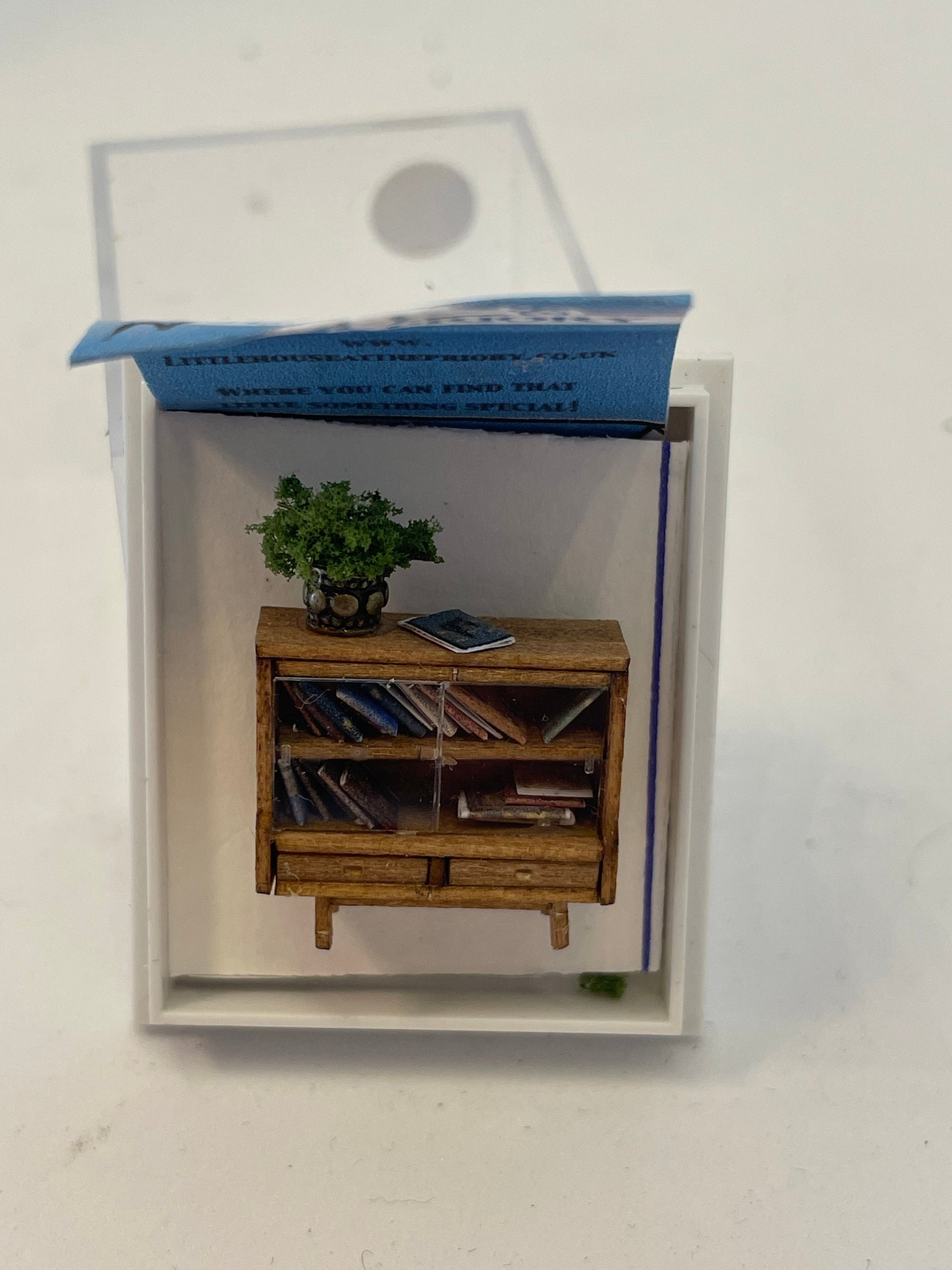 Dolls House   Dressed 1/48th retro cabinet