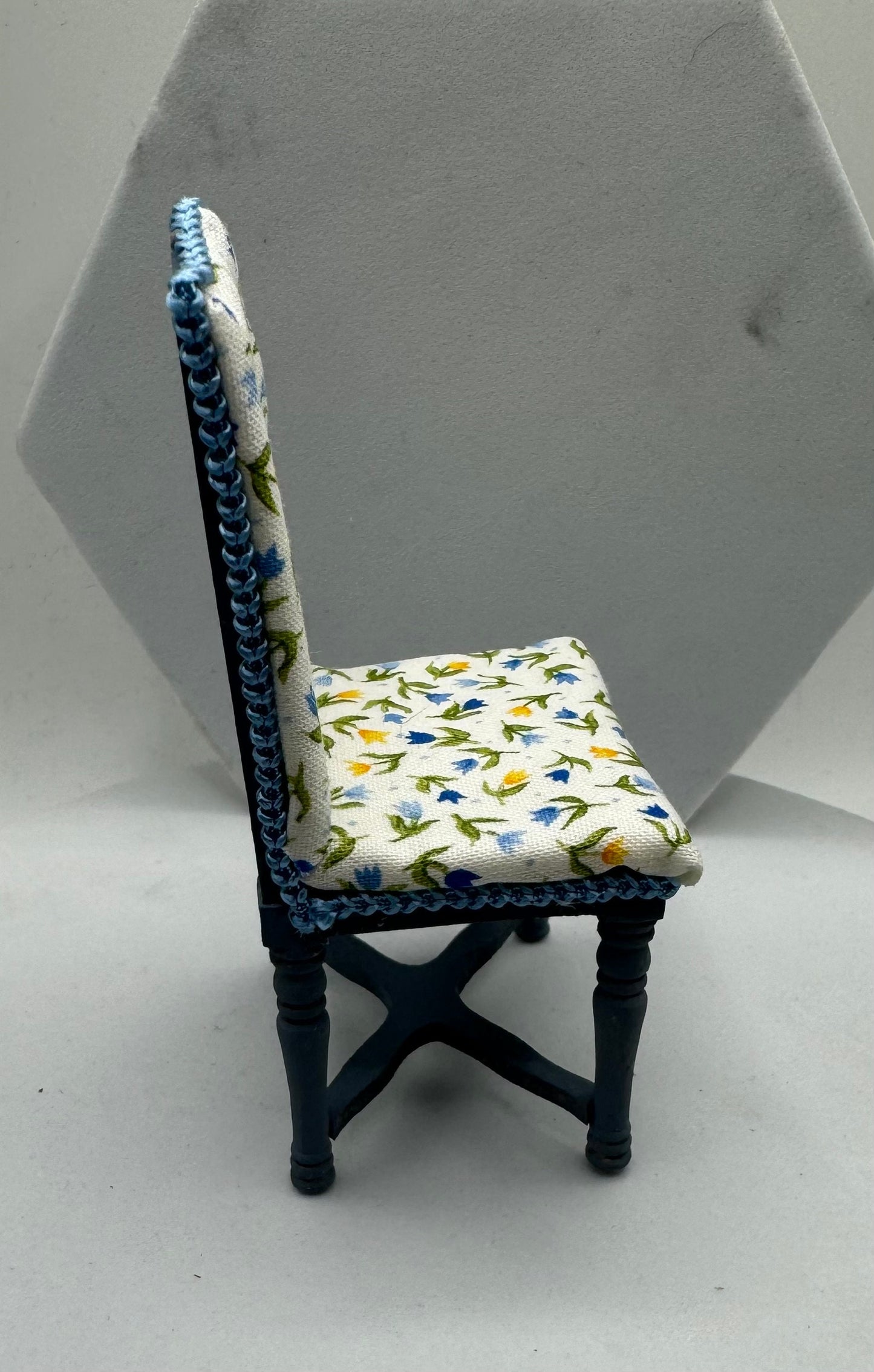 Dolls House Miniatures - 1/12 occasional side chair