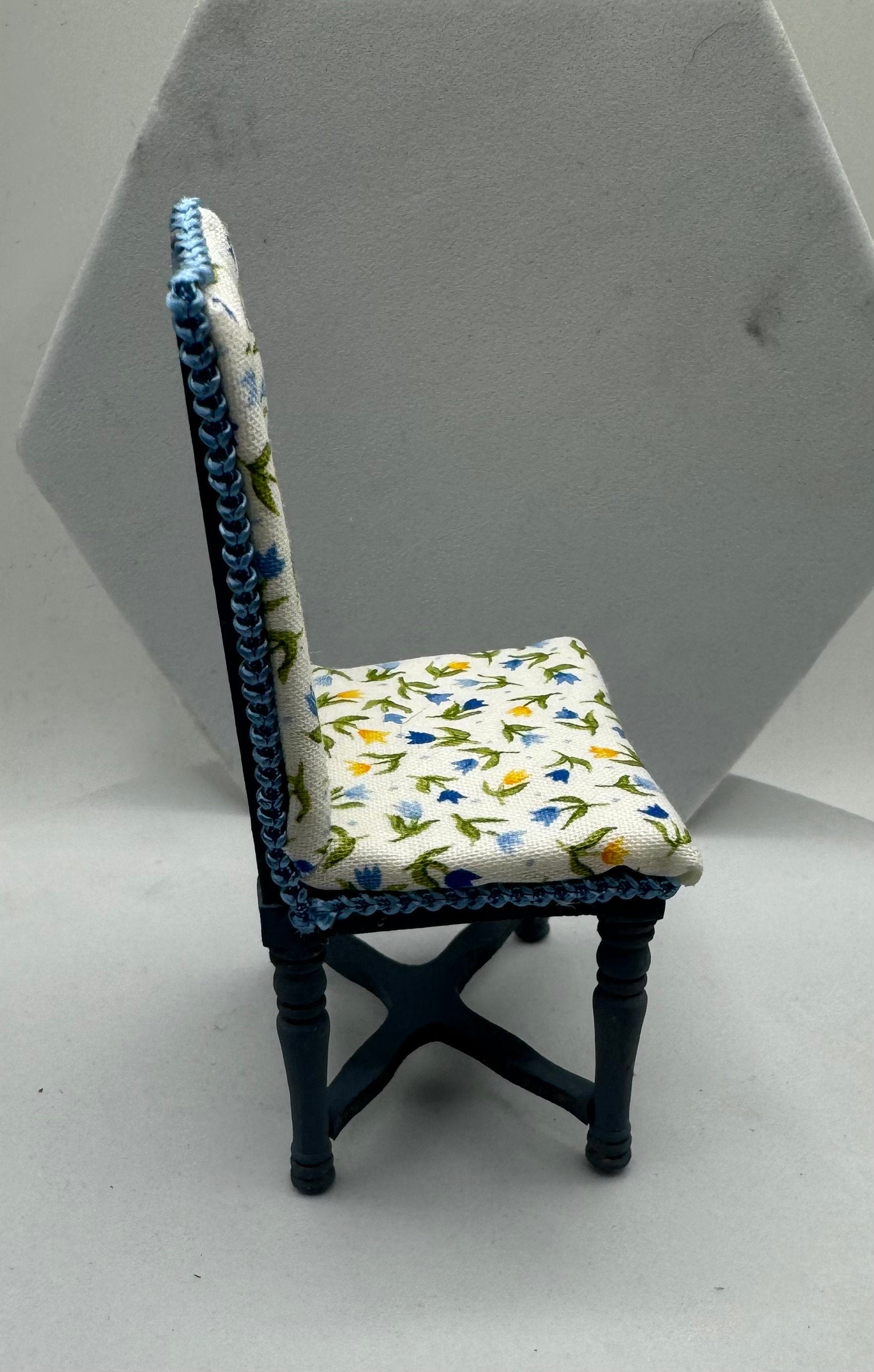 Dolls House Miniatures - 1/12 occasional side chair