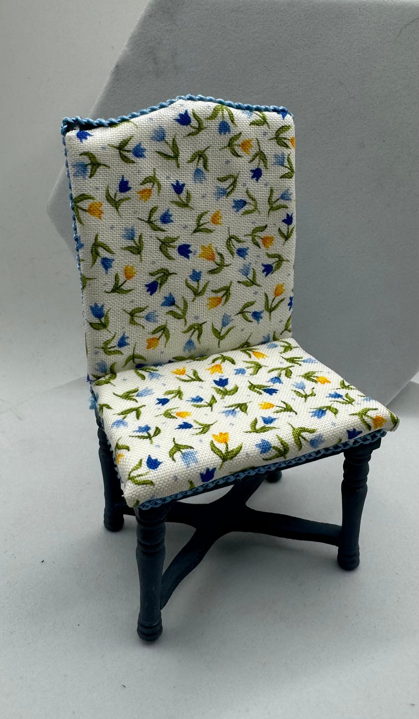 Dolls House Miniatures - 1/12 occasional side chair