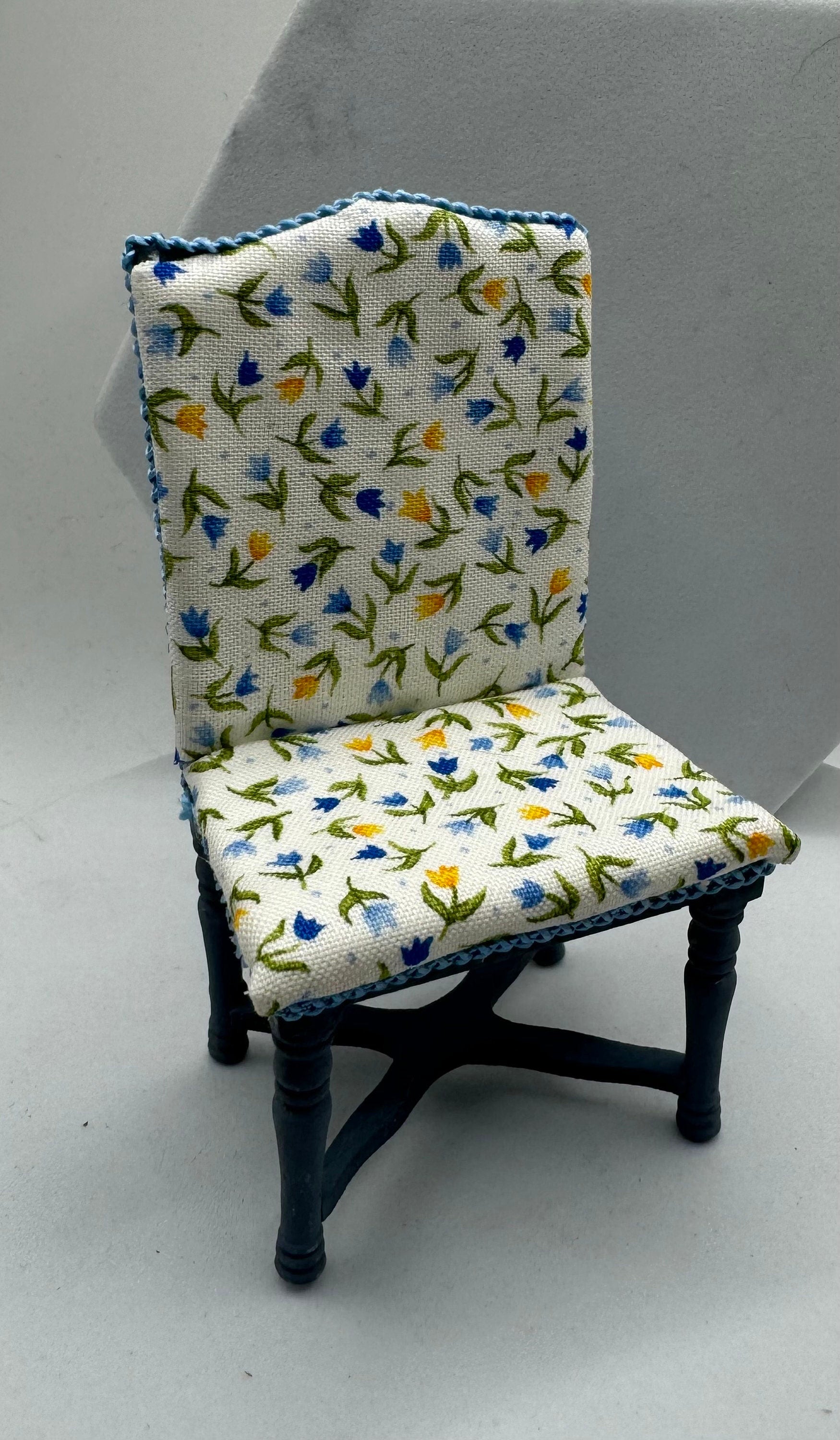 Dolls House Miniatures - 1/12 occasional side chair