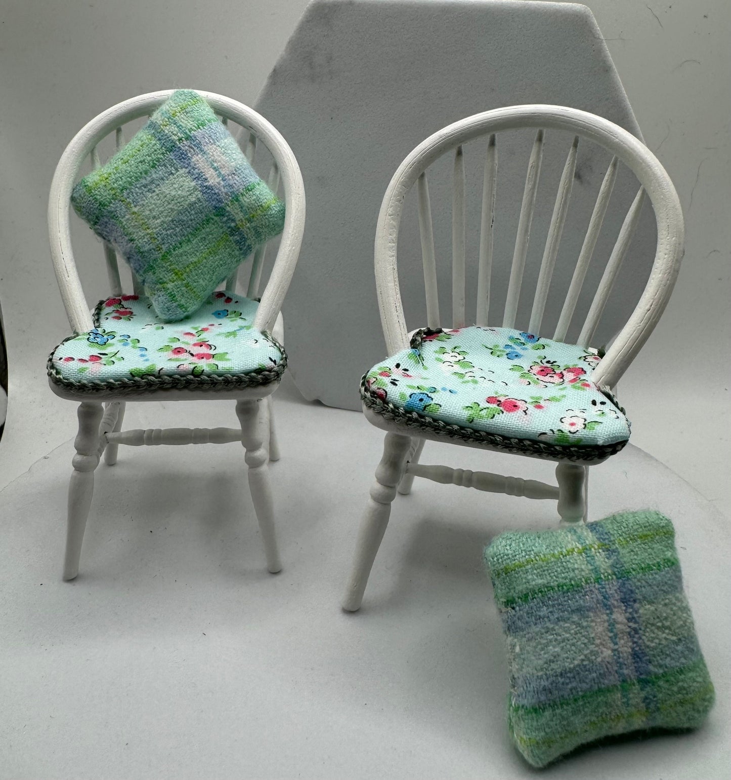 Dolls House Miniatures - 1/12 occasional side chair x1
