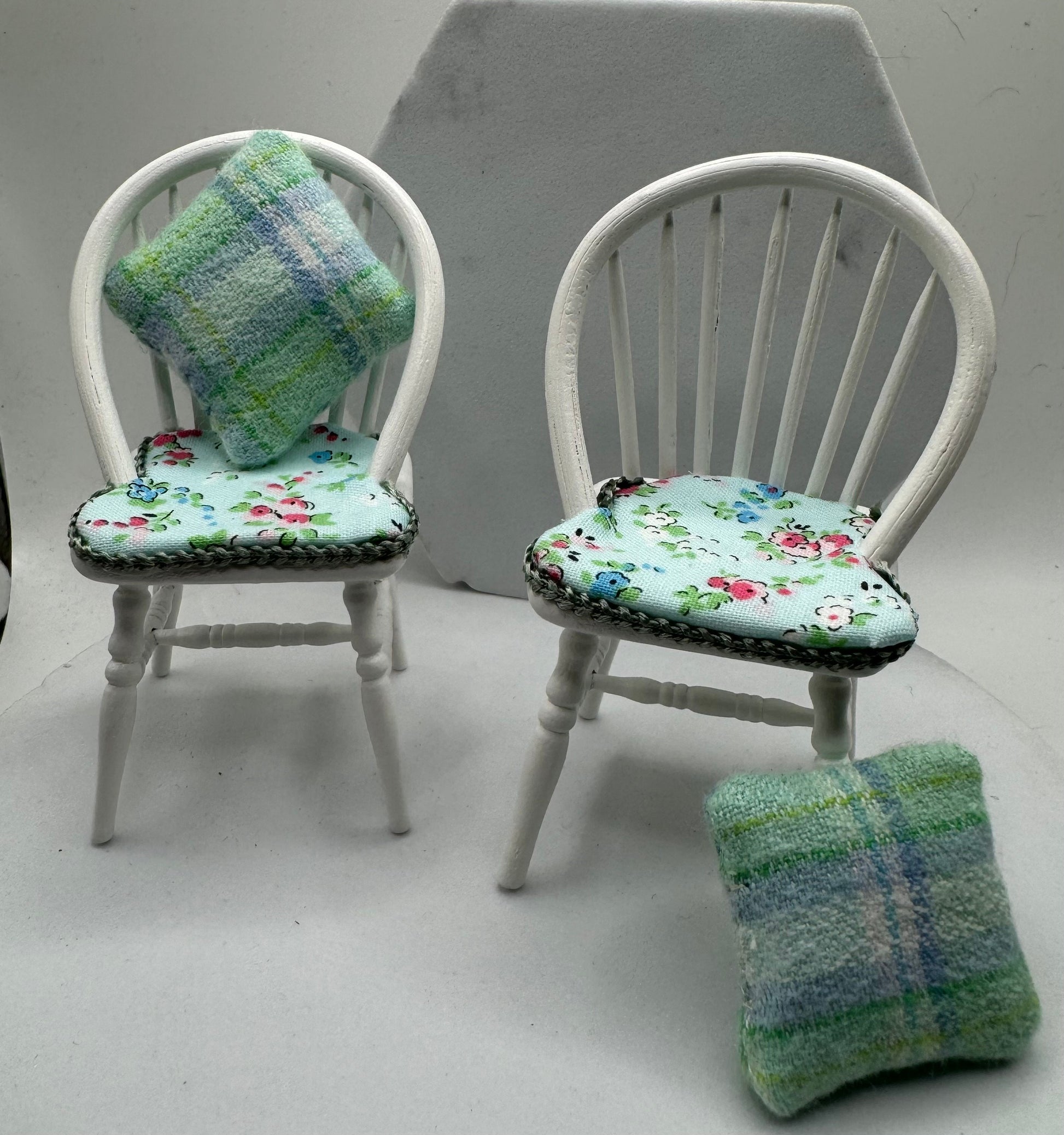 Dolls House Miniatures - 1/12 occasional side chair x1