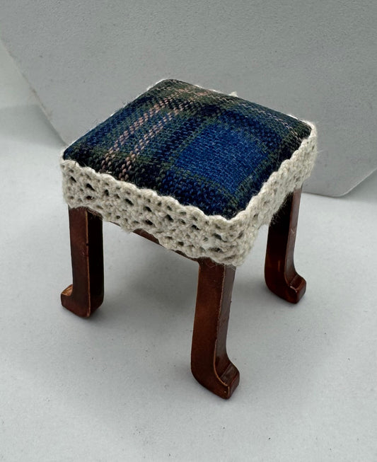 Dolls House Miniatures - 1/12 stool