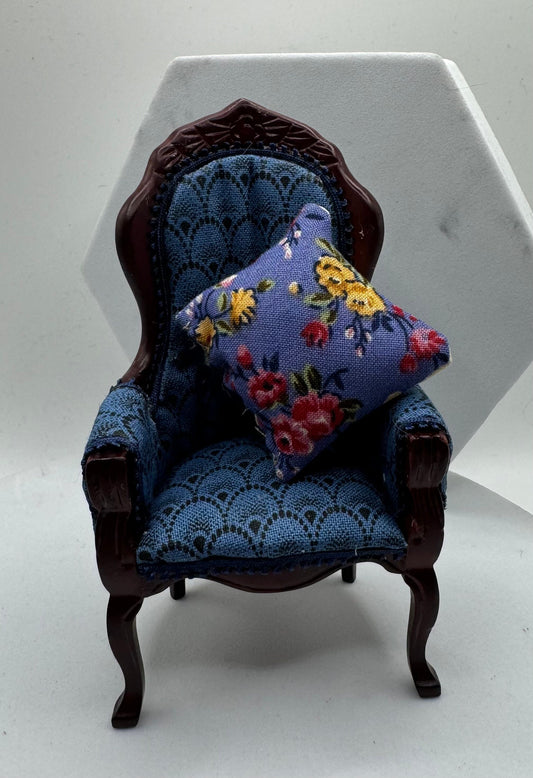 Dolls House Miniatures - 1/12 Elegant chair