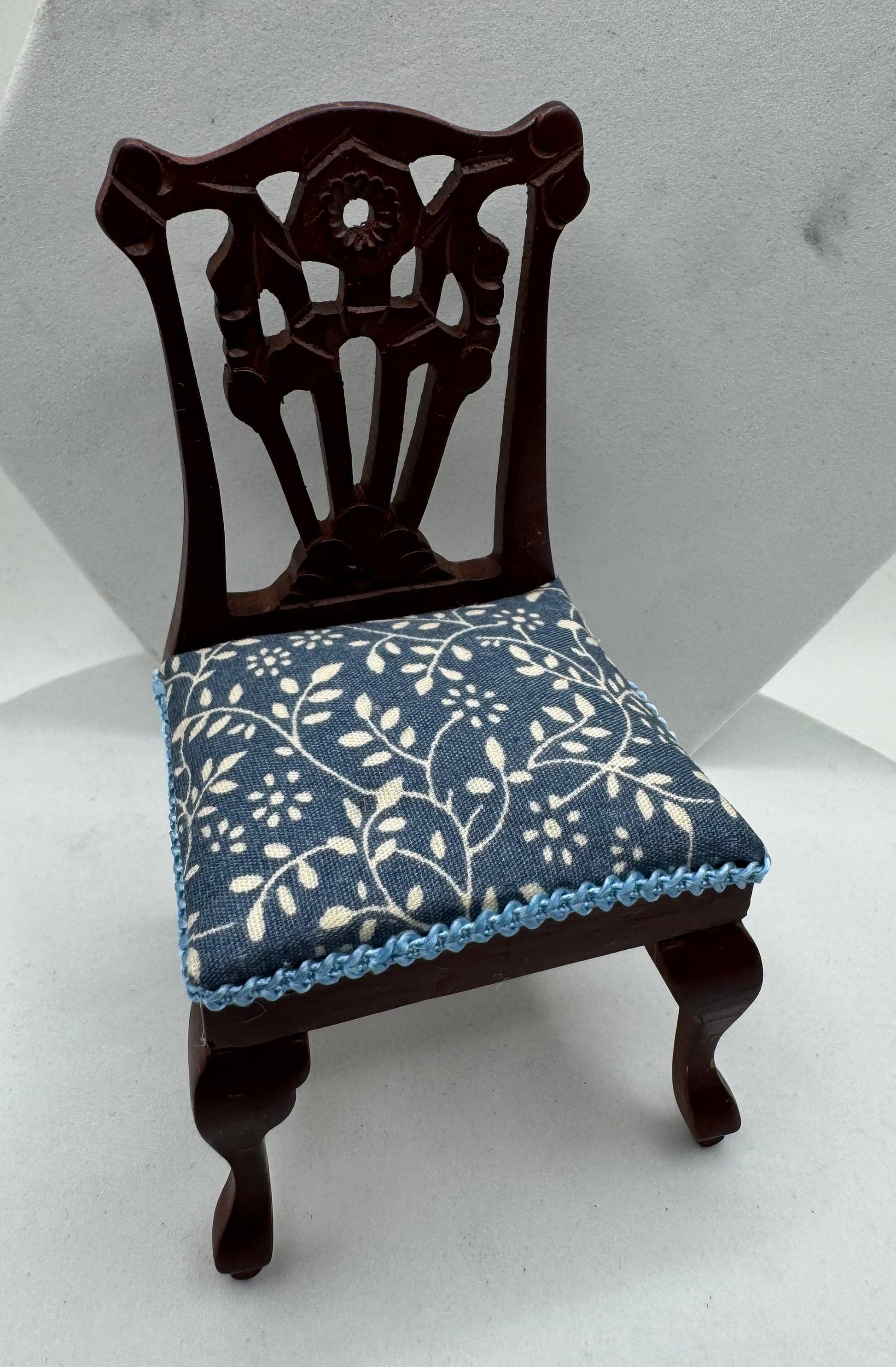 Dolls House Miniatures - 1/12 occasional side chair