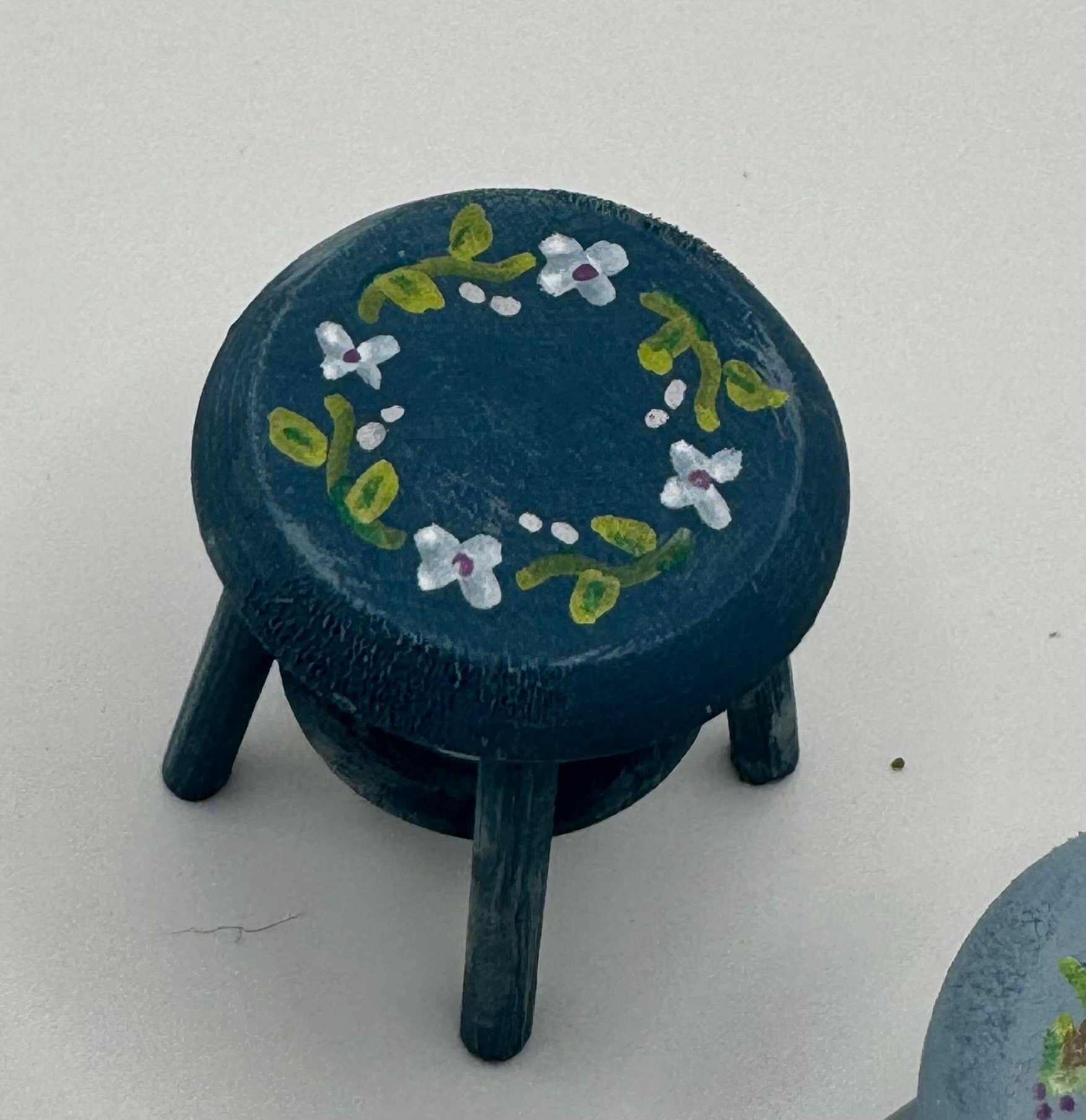 1/12th blue flowery stool x 1