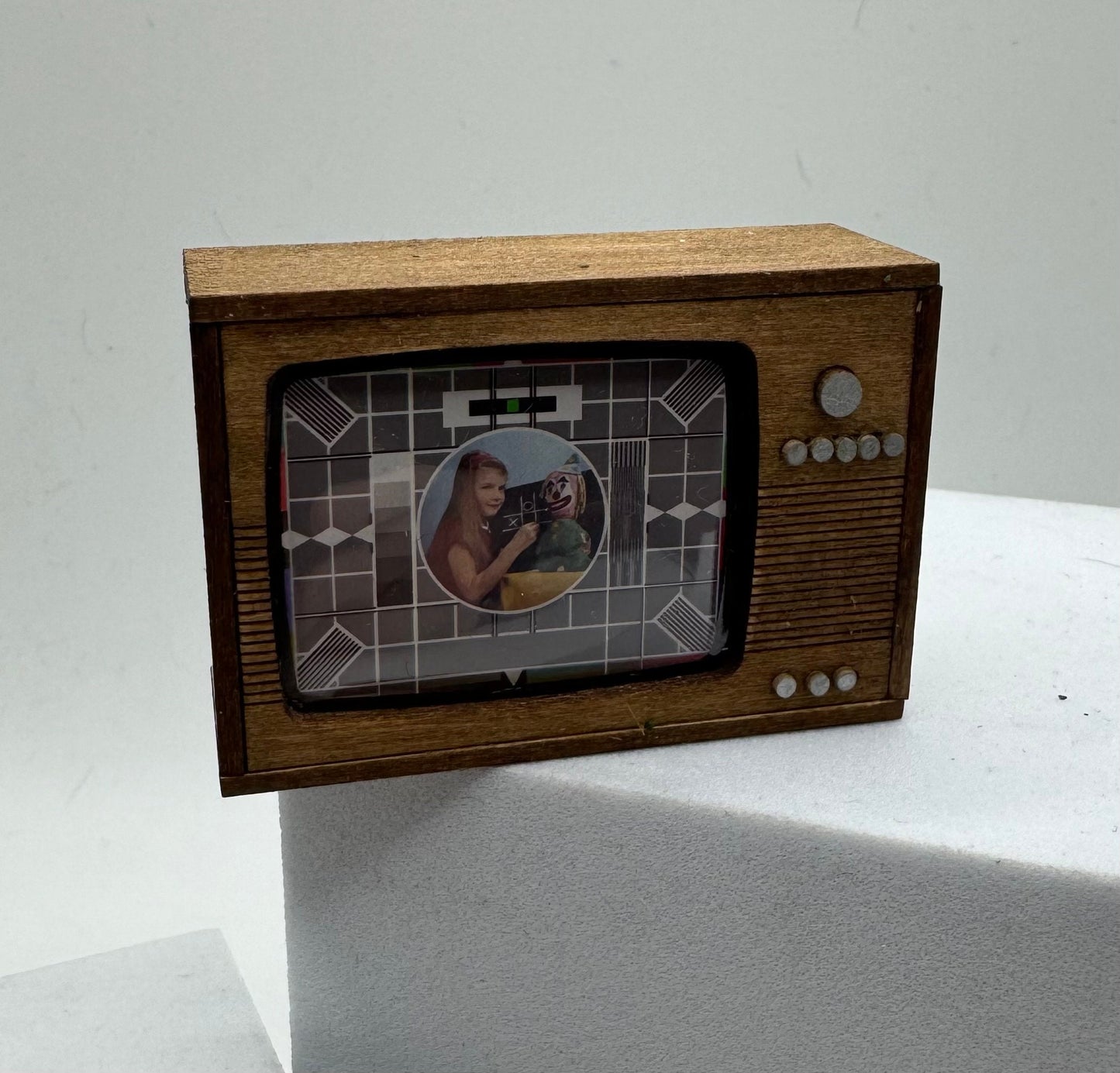Dolls House Miniatures - 1/12th Television /TV