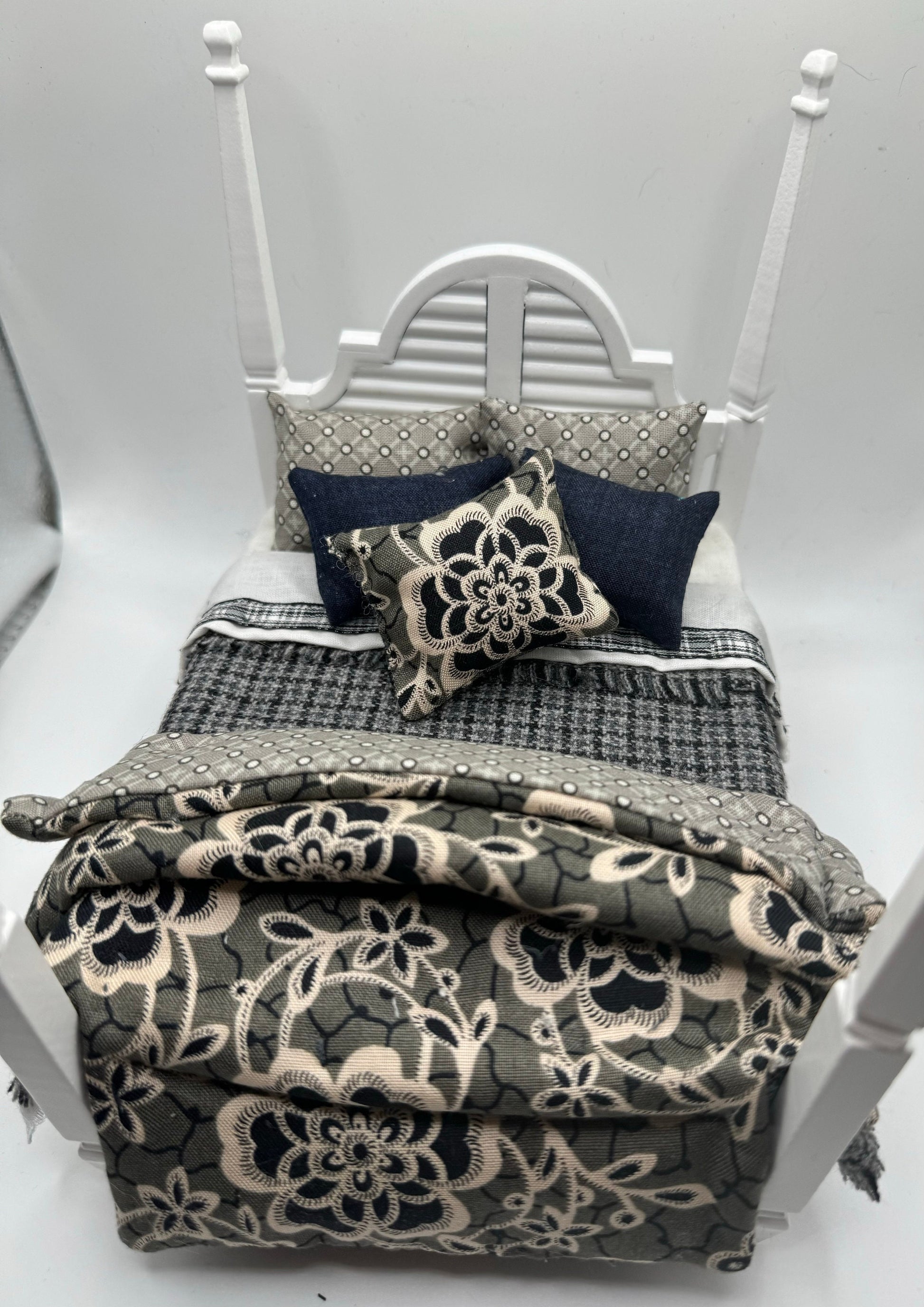 Dolls House Dressed 1/12th Double Poster Bed - Lady Mary - Downton Abbey themed fabrics