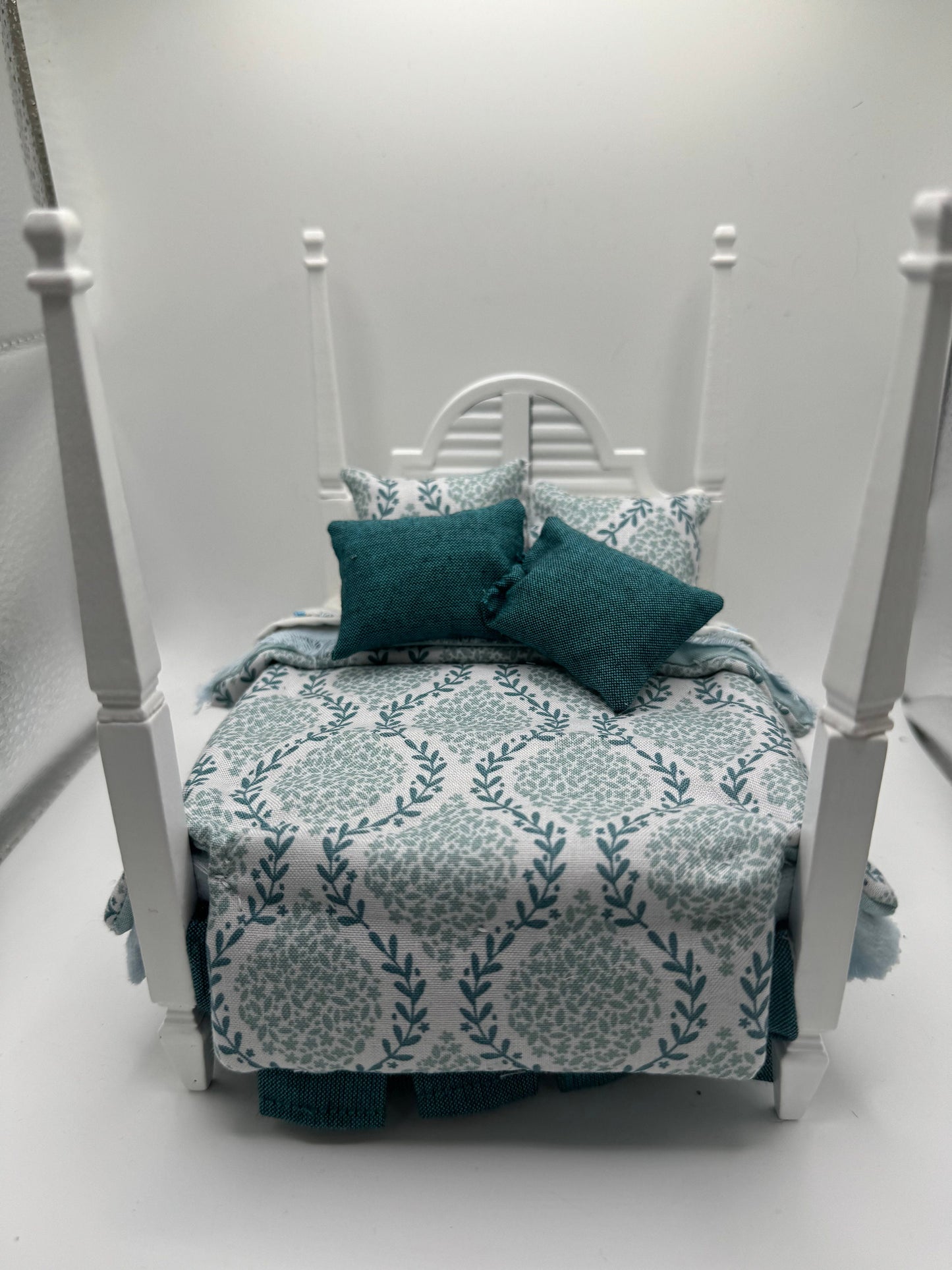 Dolls House Dressed 1/12th Double Poster Bed - Bonnie