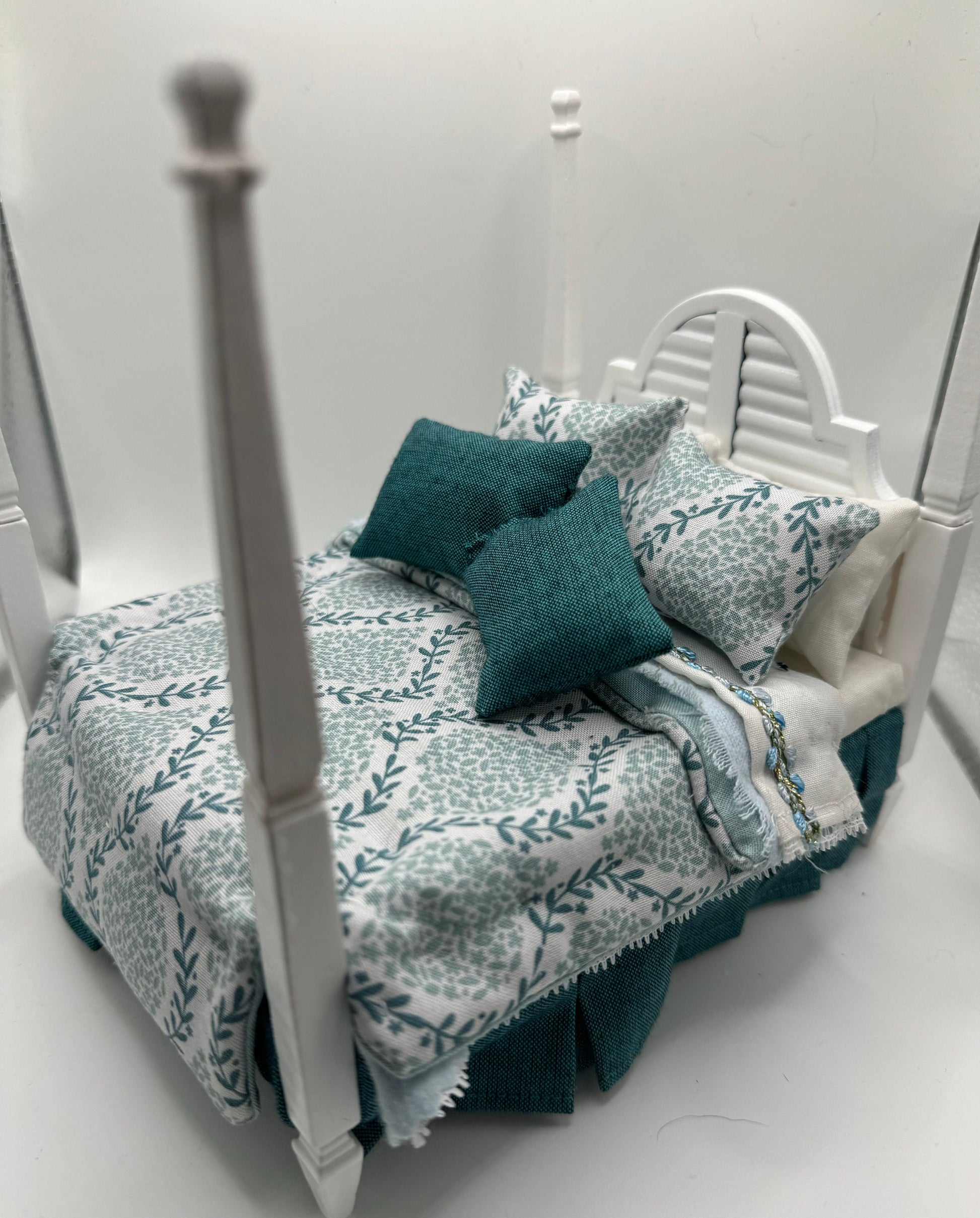 Dolls House Dressed 1/12th Double Poster Bed - Bonnie