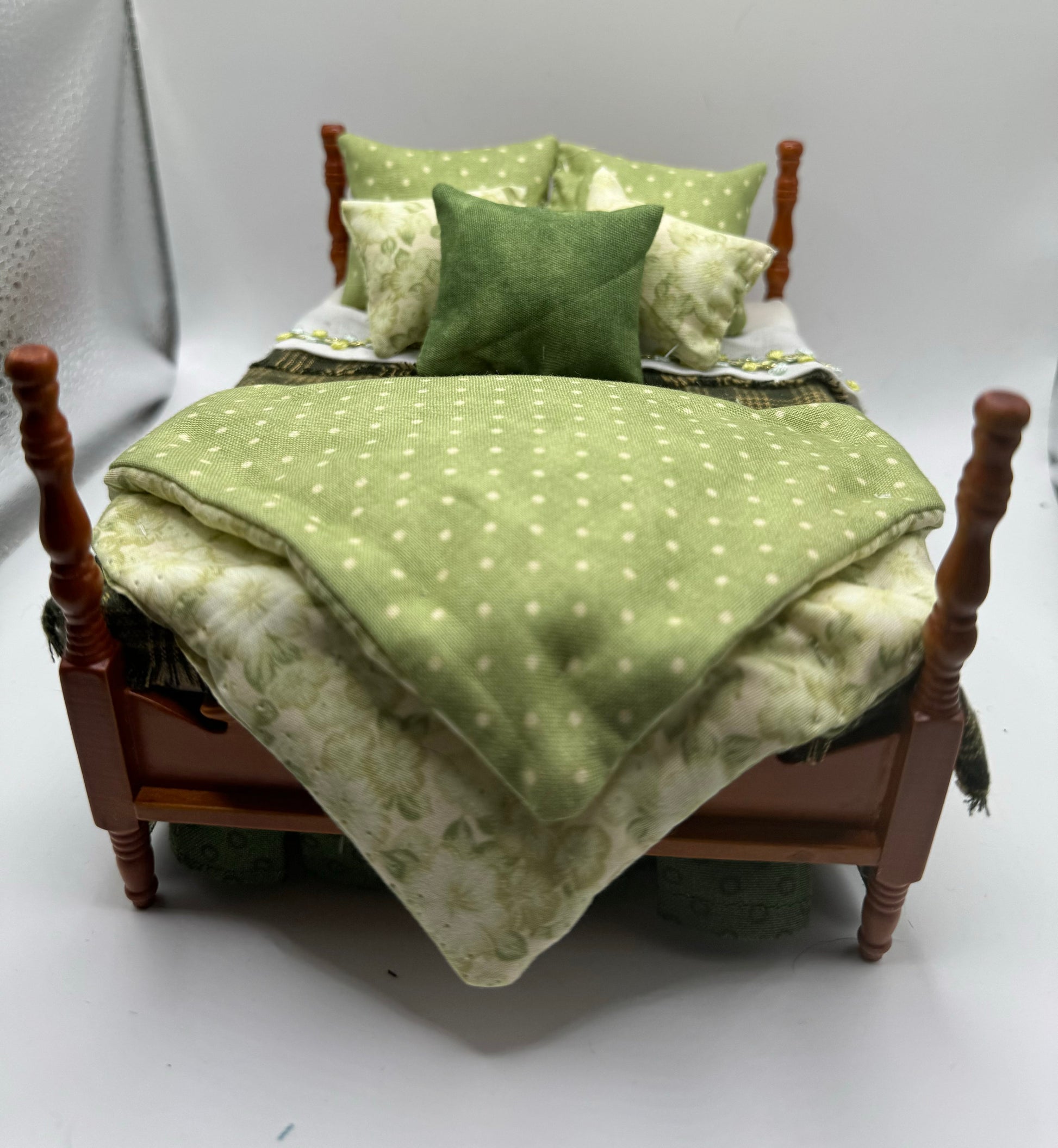 Dolls House Dressed 1/12th Double Bed - grace