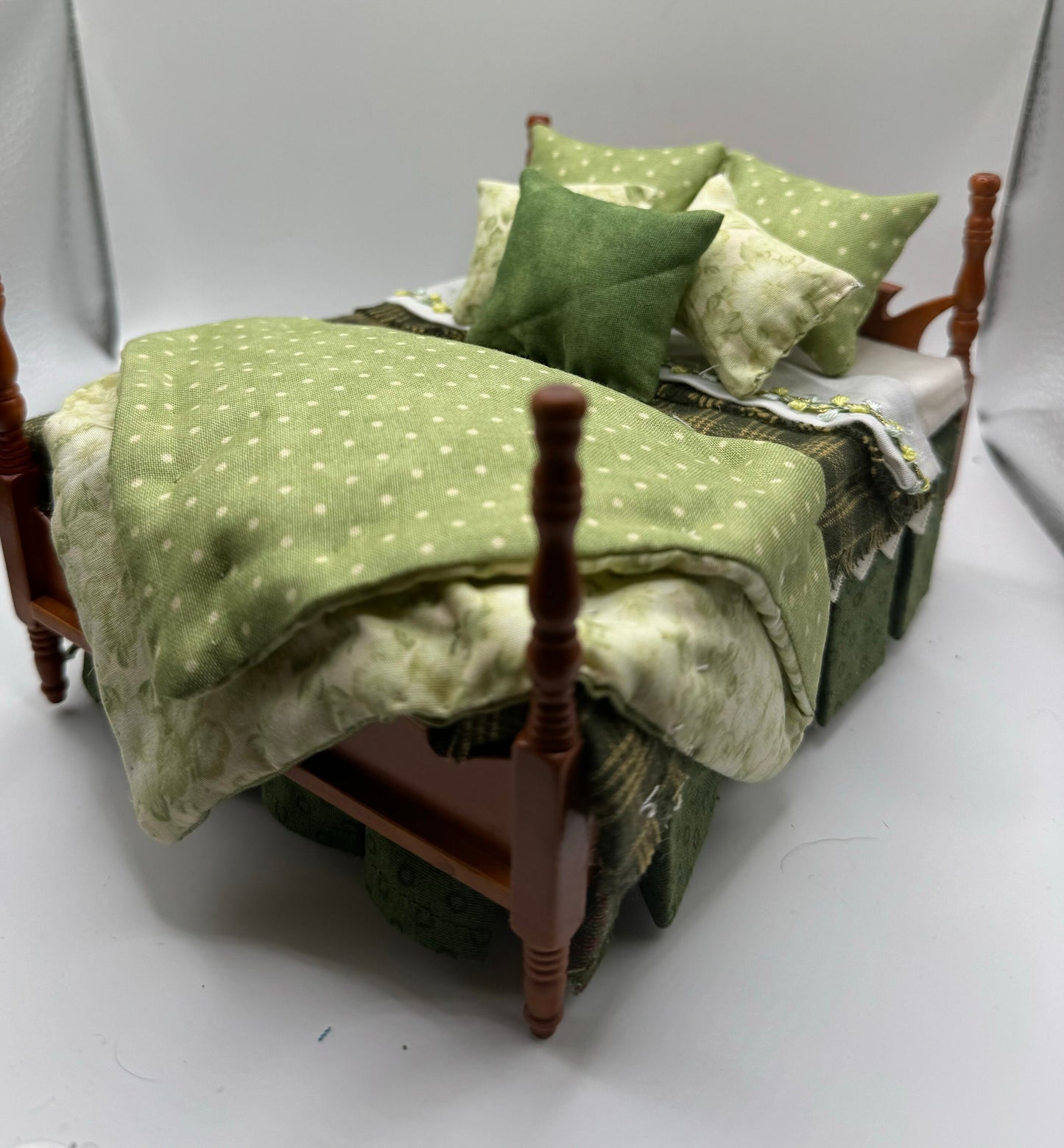 Dolls House Dressed 1/12th Double Bed - grace