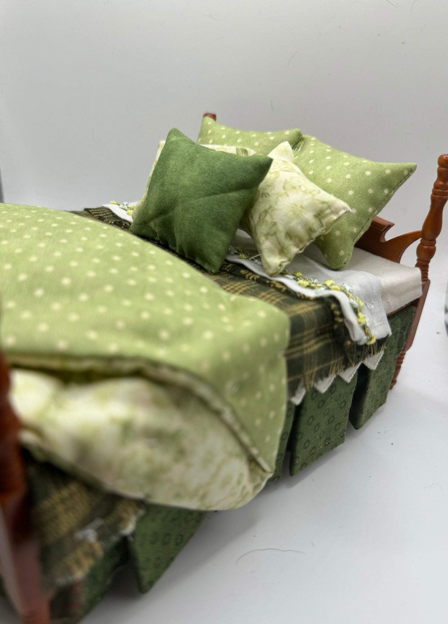 Dolls House Dressed 1/12th Double Bed - grace