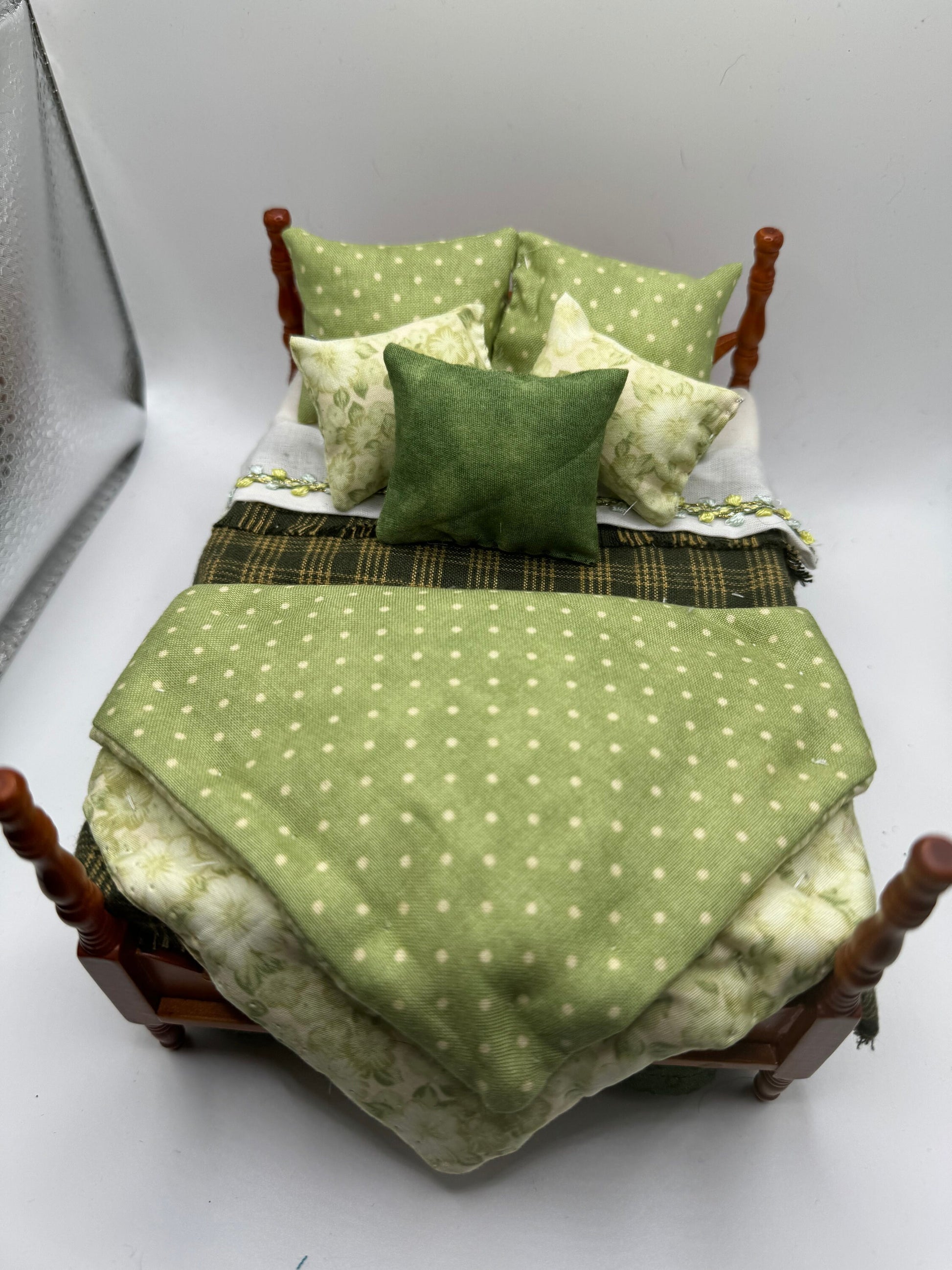 Dolls House Dressed 1/12th Double Bed - grace