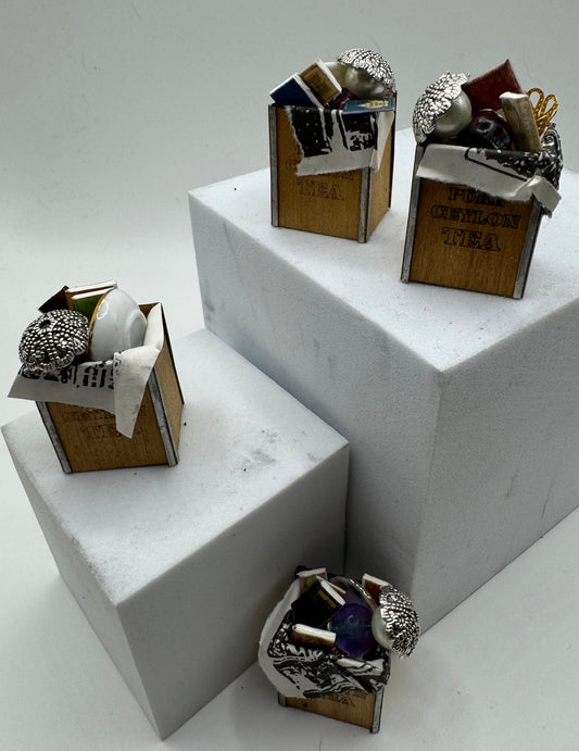 Dolls House Miniatures - 1/24th / 1:24 / Quarter Inch Scale Attic Box x1