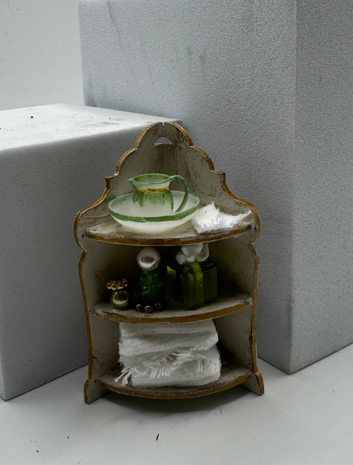 Dolls House Miniatures - 1/24th / 1:24 / Quarter Inch Corner Vanity Shelves