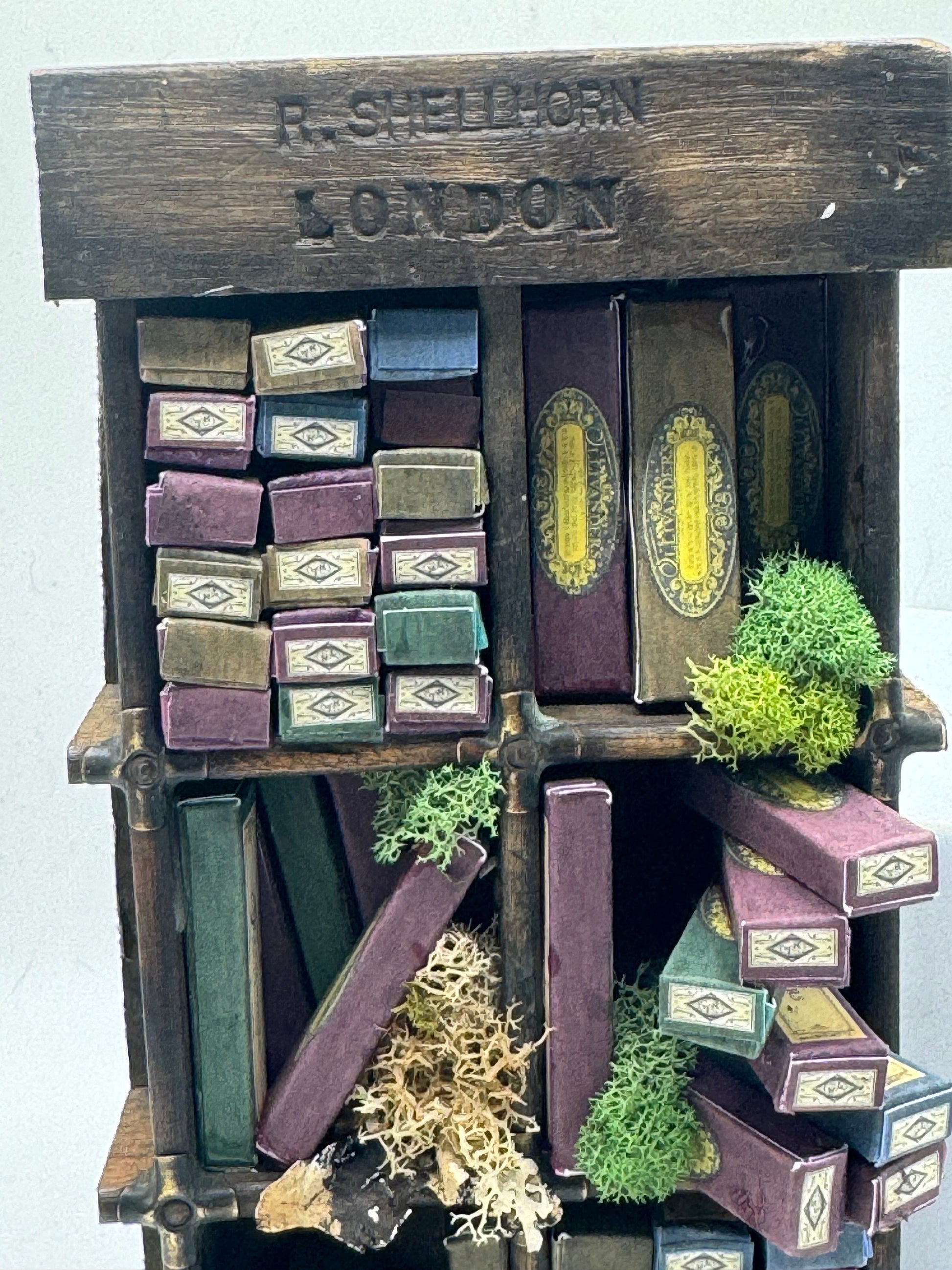 Dolls House Miniatures - 1/12th Wand Shelves / vintage print press box