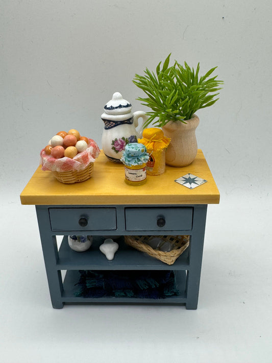Dolls House Miniatures - 1/12 Kitchen side Table