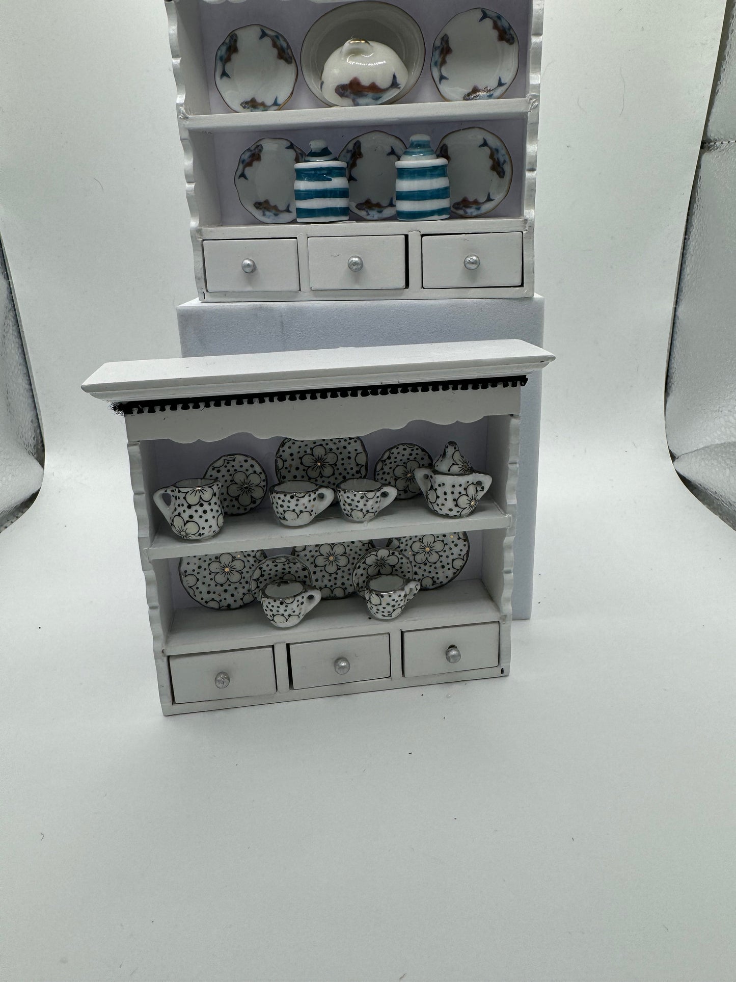 DOLLS HOUSE MINIATURES - 1/12th Kitchen Wall Shelf x1 (2 options)