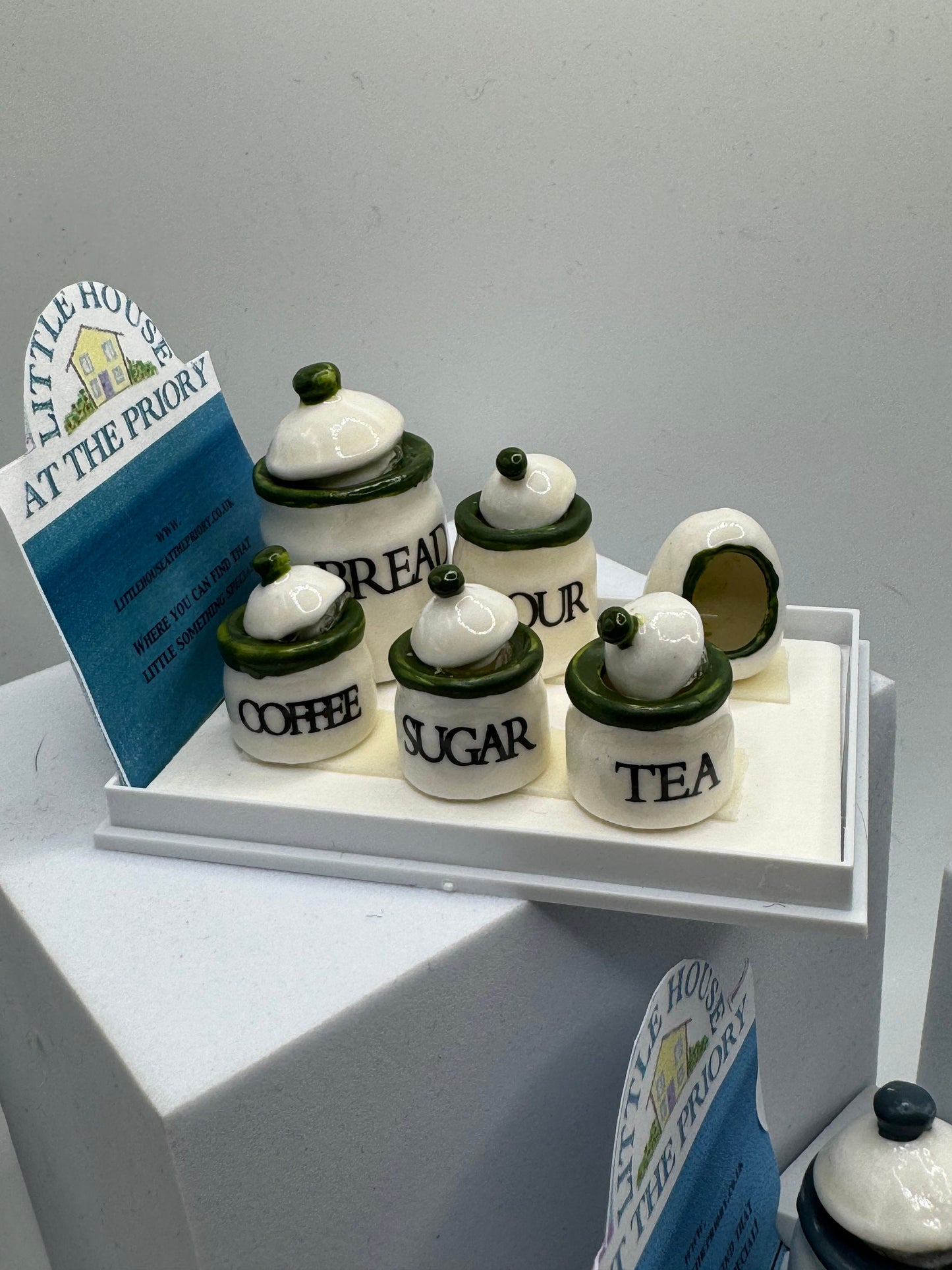 Dolls House Miniatures - 1/12th Cream Kitchen Jar set x1 (various colours)