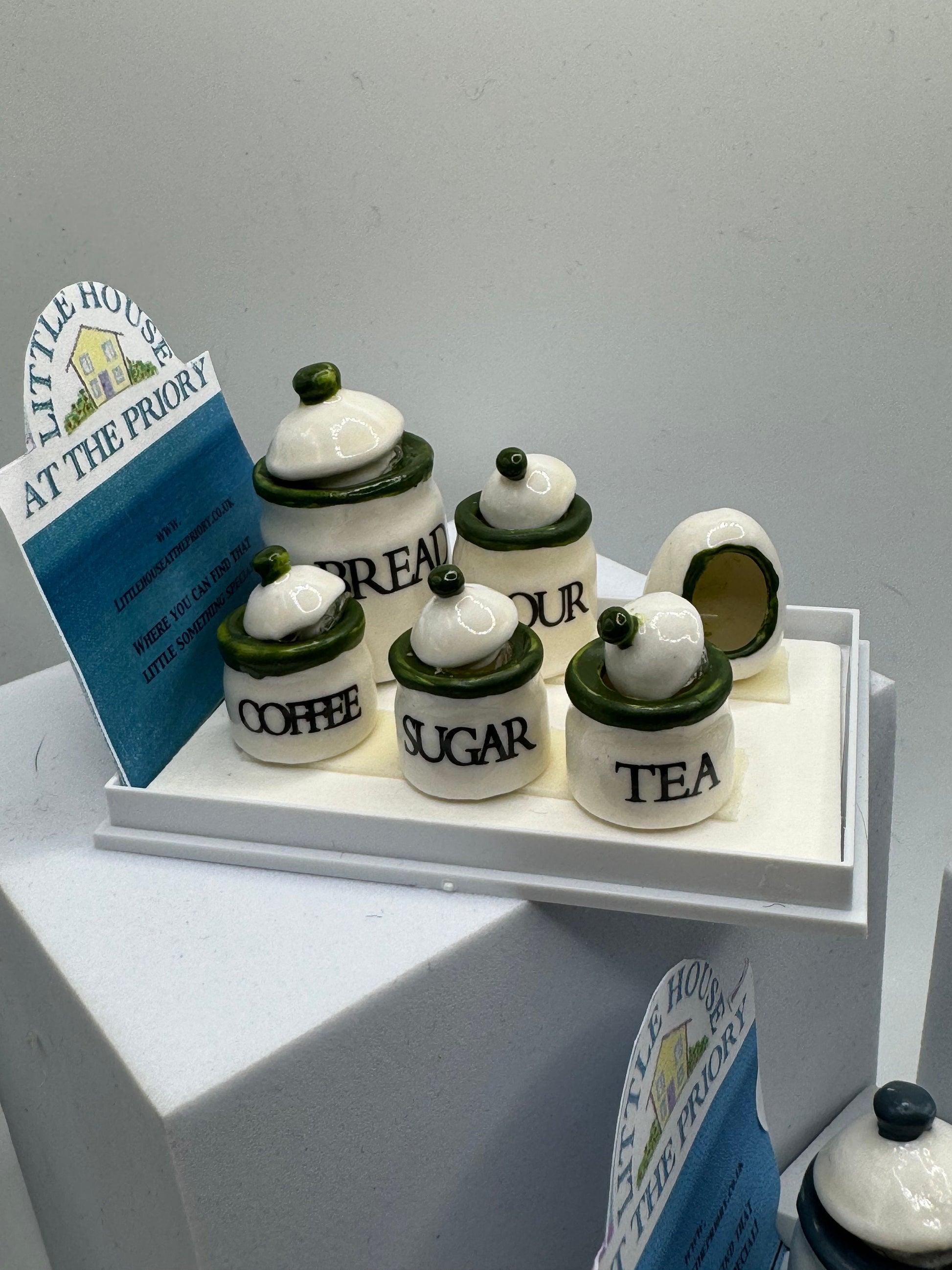 Dolls House Miniatures - 1/12th Cream Kitchen Jar set x1 (various colours)