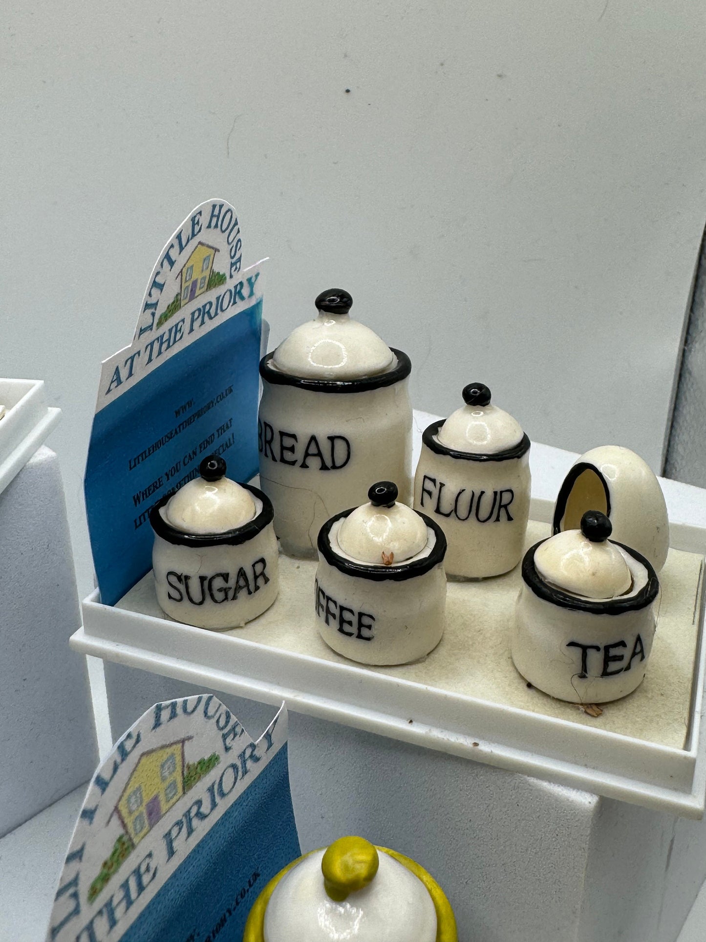 Dolls House Miniatures - 1/12th Cream Kitchen Jar set x1 (various colours)