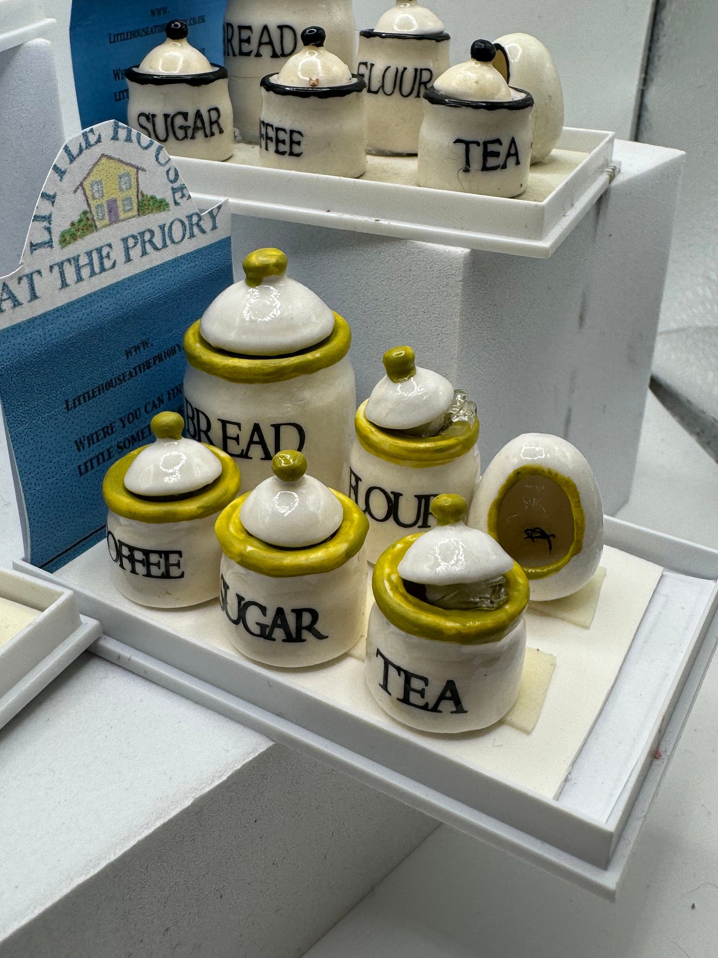 Dolls House Miniatures - 1/12th Cream Kitchen Jar set x1 (various colours)