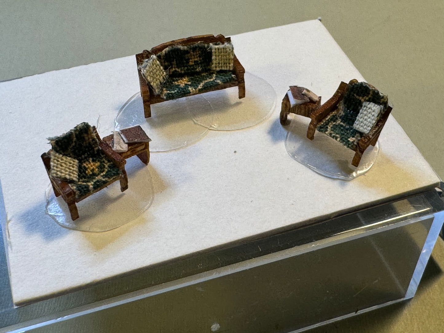 Dolls House Miniatures 1/144th  / 1:144 / Micro  / Dutch Scale Traditional Living Room set