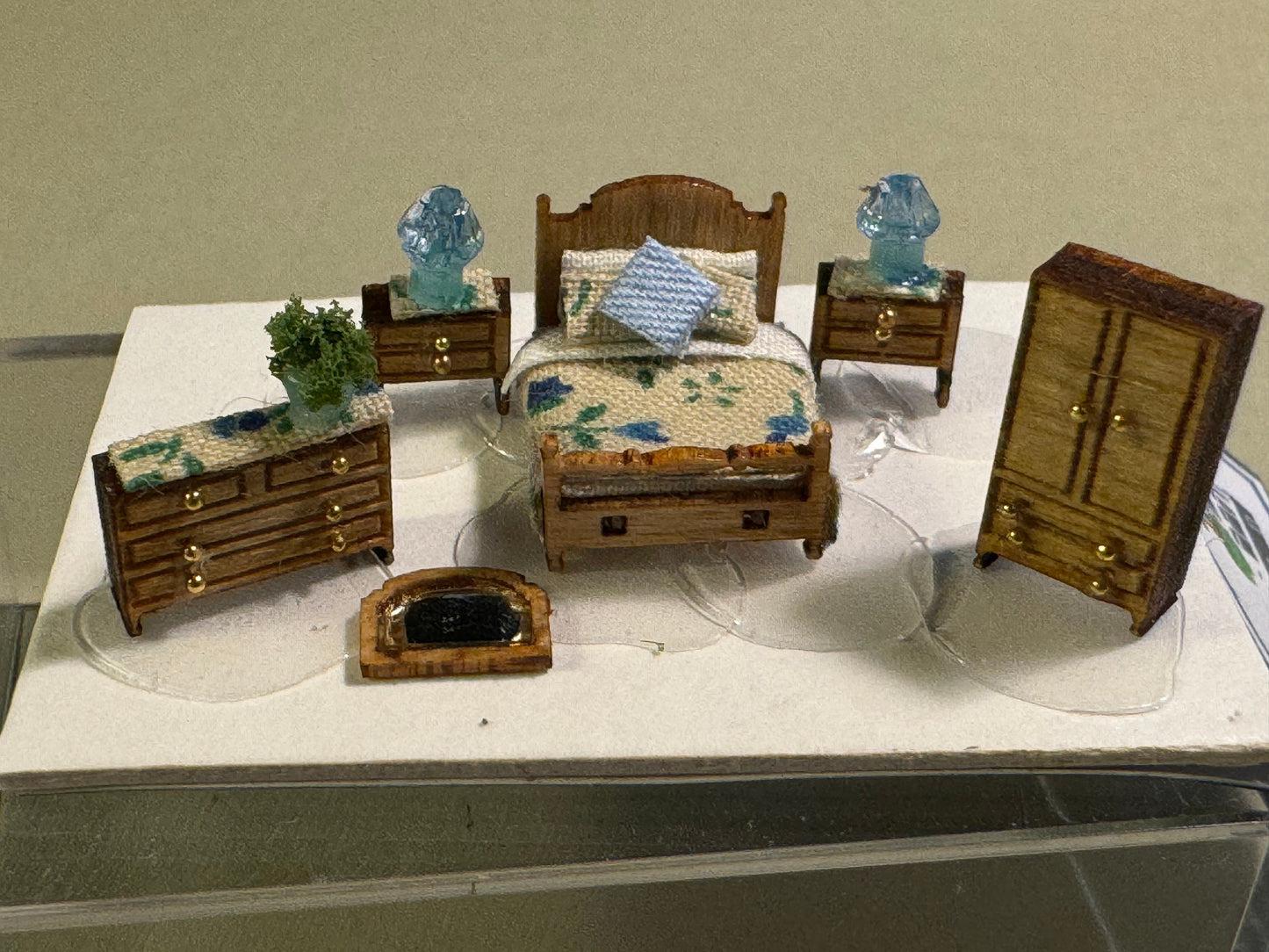 Dolls House Miniatures 1/144th  / 1:144 / Micro  / Dutch Scale Country Bedroom set