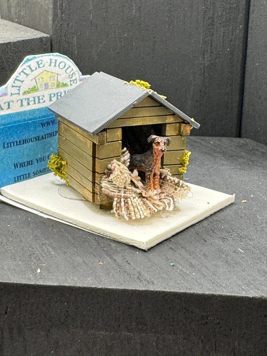 Dolls House Miniatures ( 1/48th - 1:48th - 1/4" - Quarter Inch Scale )  - Dog Kennel