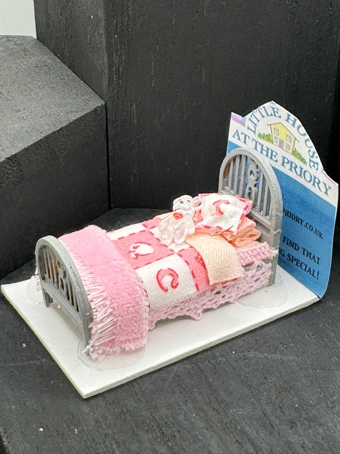 Dolls House Miniatures - Hand Made Single Bed (1/48th / 1:48 / Quarter Scale )