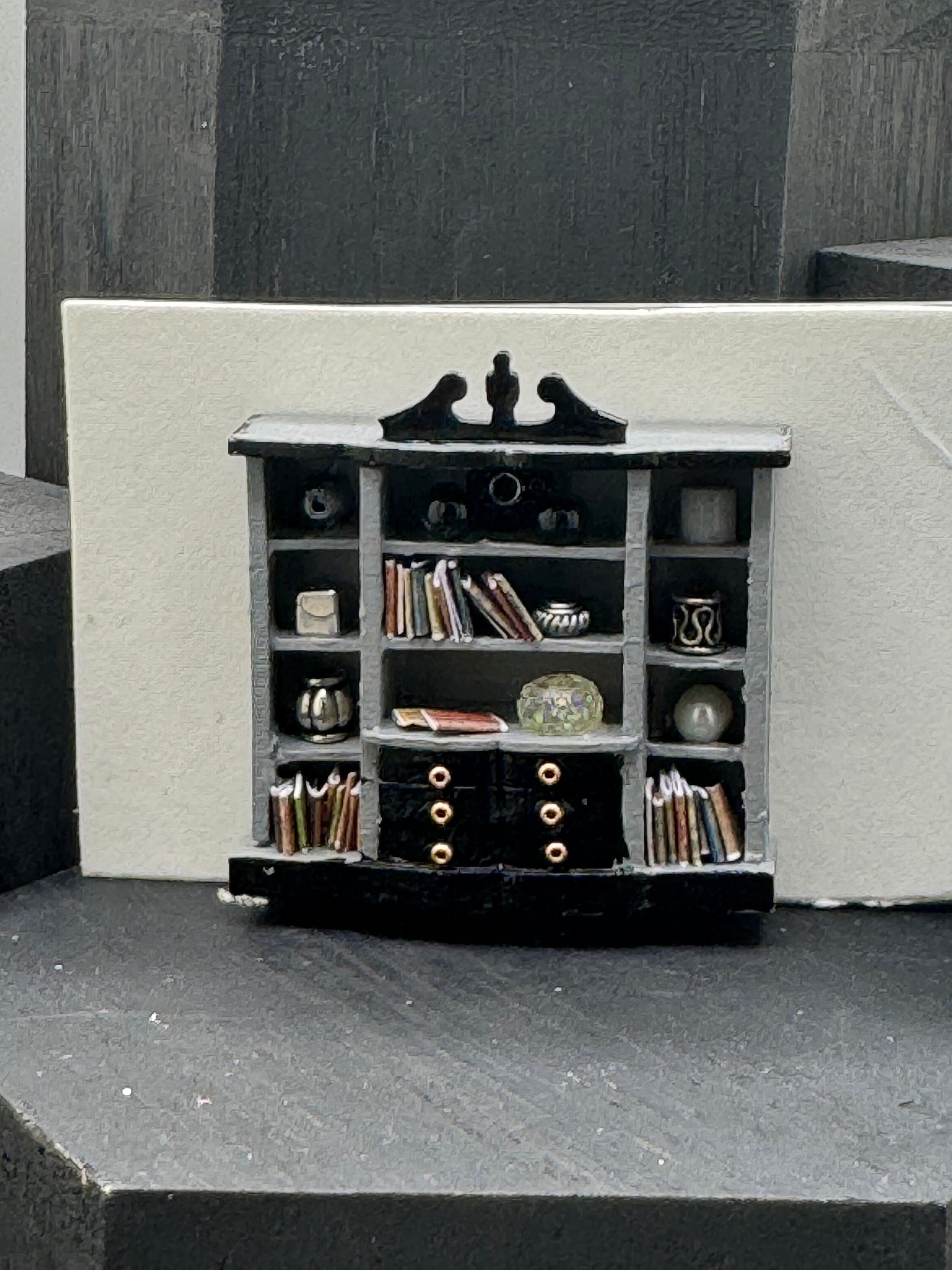 DOLLS HOUSE MINIATURES - 1/48 - 1:48 - 1/4" - Quarter Inch Scale - Bookcase / Display Cabinet