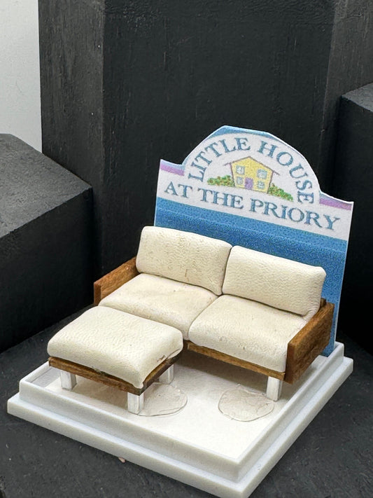 DOLLS HOUSE MINIATURES - 1/48 - 1:48 - 1/4" - Quarter Inch Scale - Contemporary Sofa