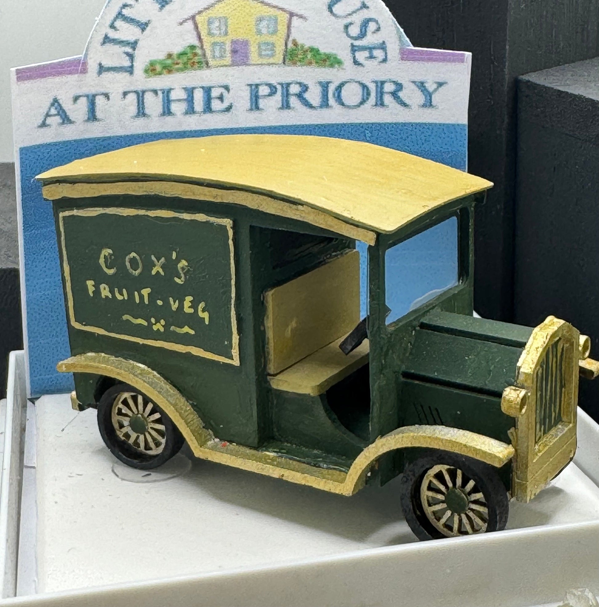 Dolls House  1/48th Shop Van