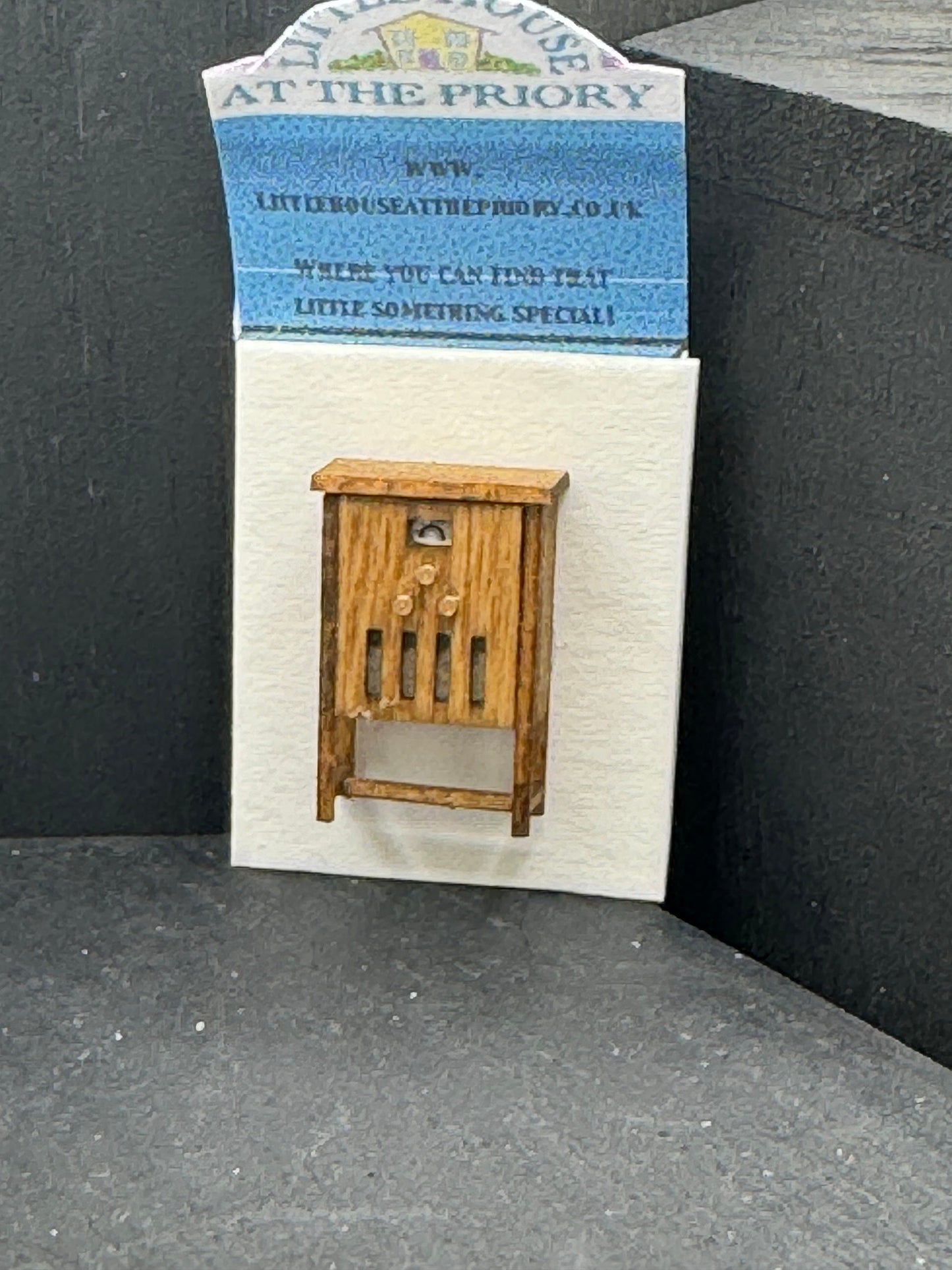 Dolls House  1/48th Vintage Console Radio