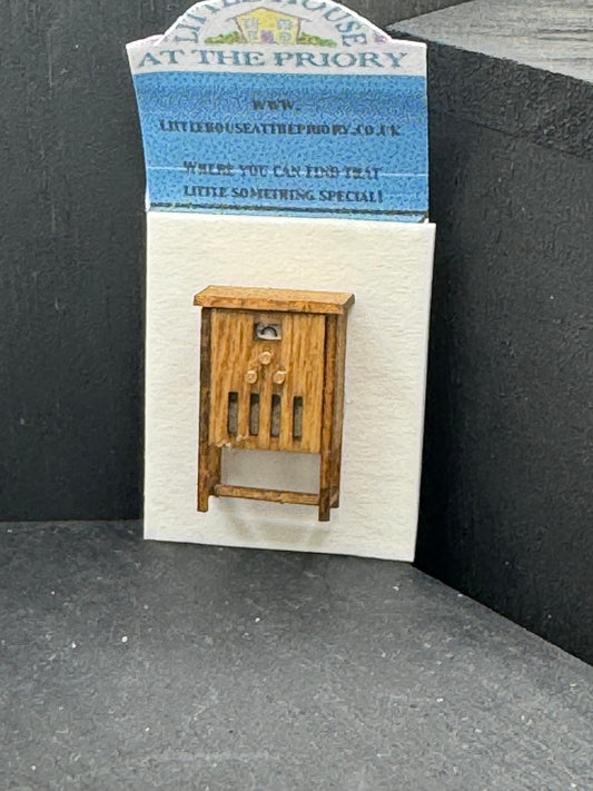 Dolls House  1/48th Vintage Console Radio