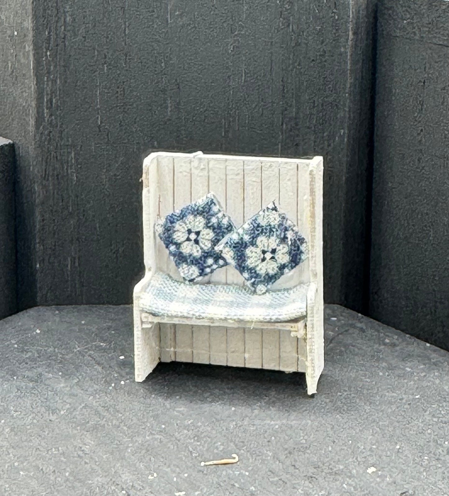 Dolls House  1/48th Settle