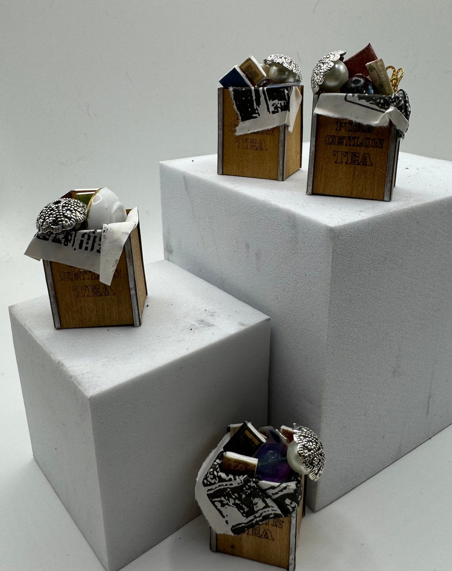 Dolls House Miniatures - 1/24th / 1:24 / Quarter Inch Scale Attic Box x1