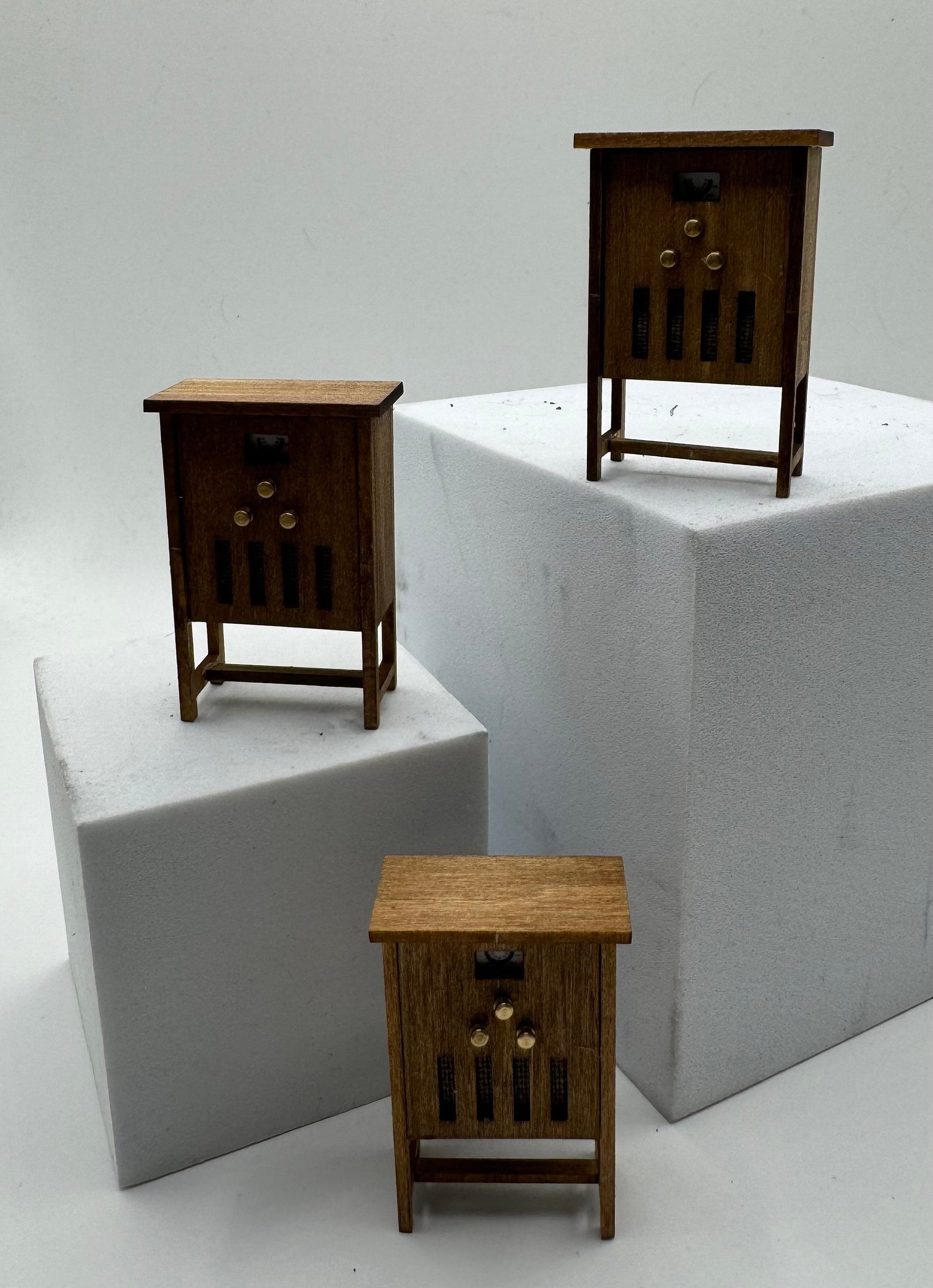 Dolls House Miniatures - 1/24th / 1:24 / Quarter Inch Scale vintage console radio x1