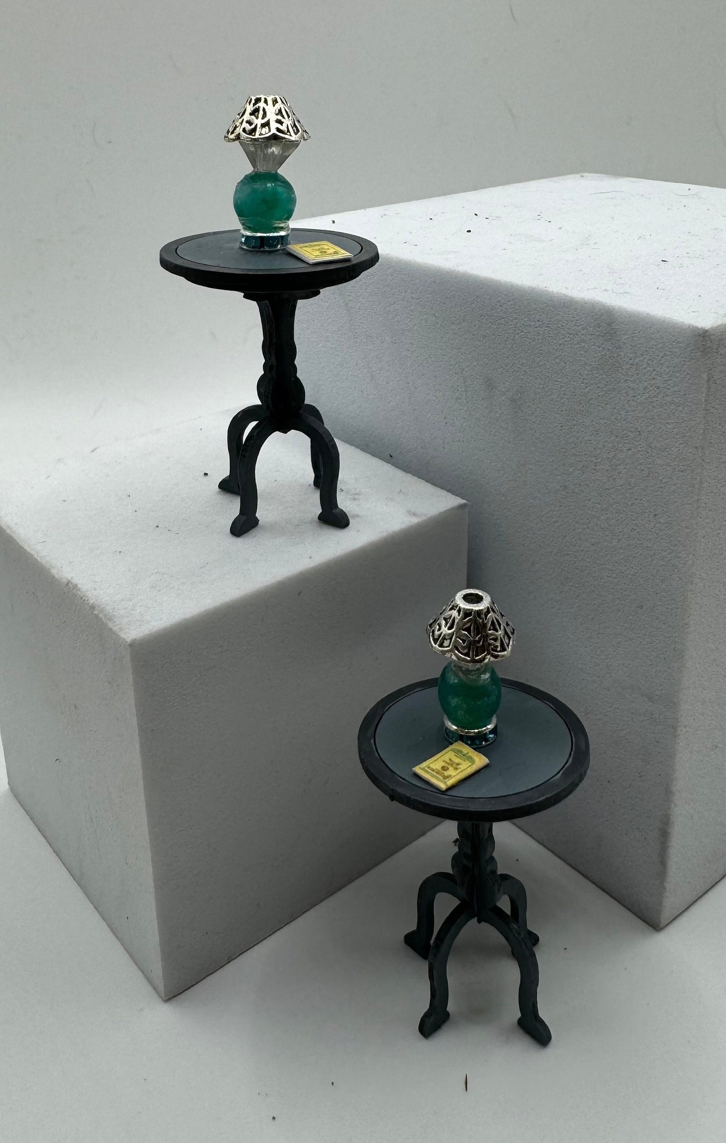 Dolls House Miniatures - 1/24th / 1:24 / Quarter Inch Scale Lamp Table x 1