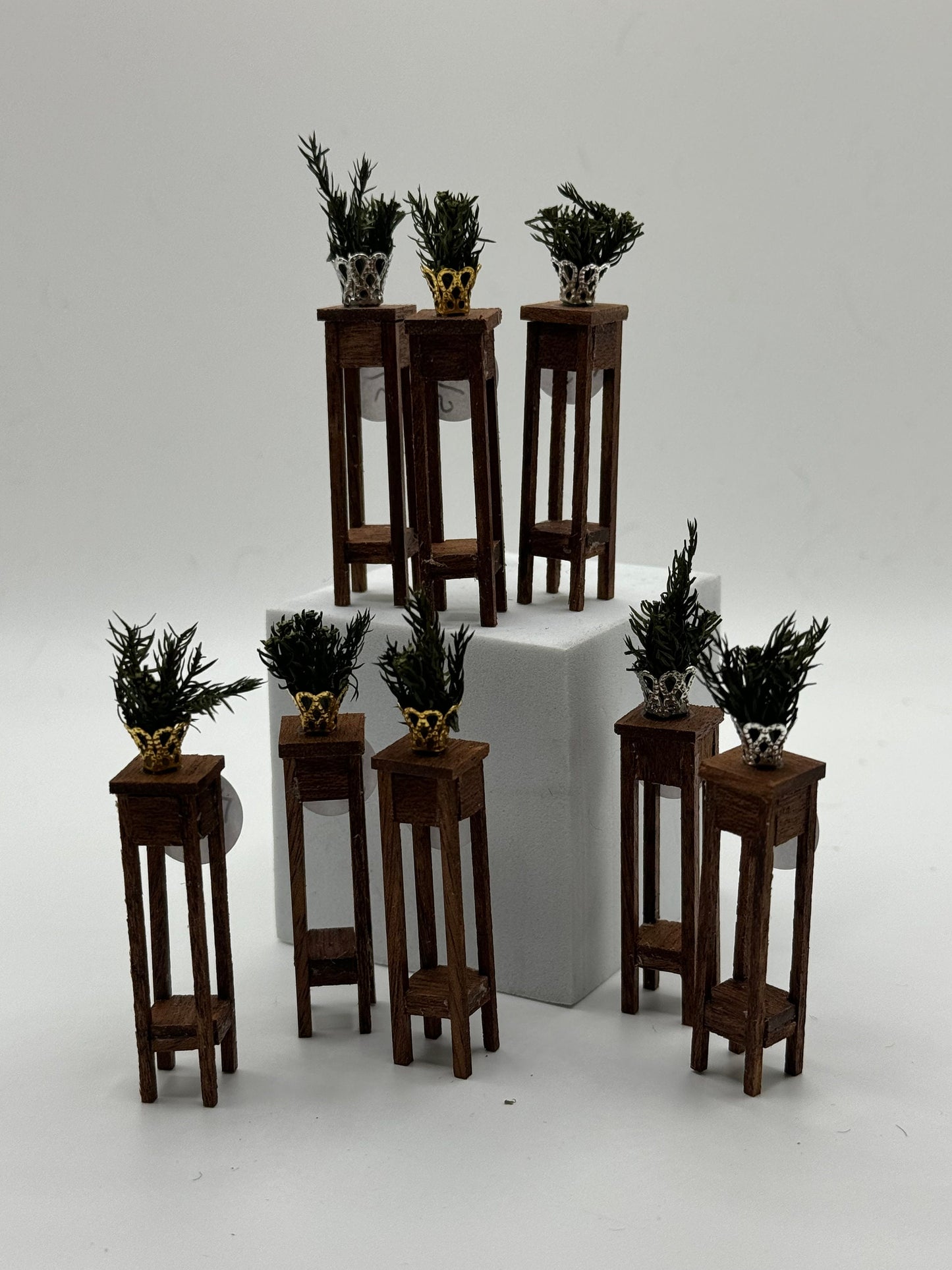 Dolls House Miniatures - 1/24th / 1:24 / Quarter Inch Plant Stand x 1