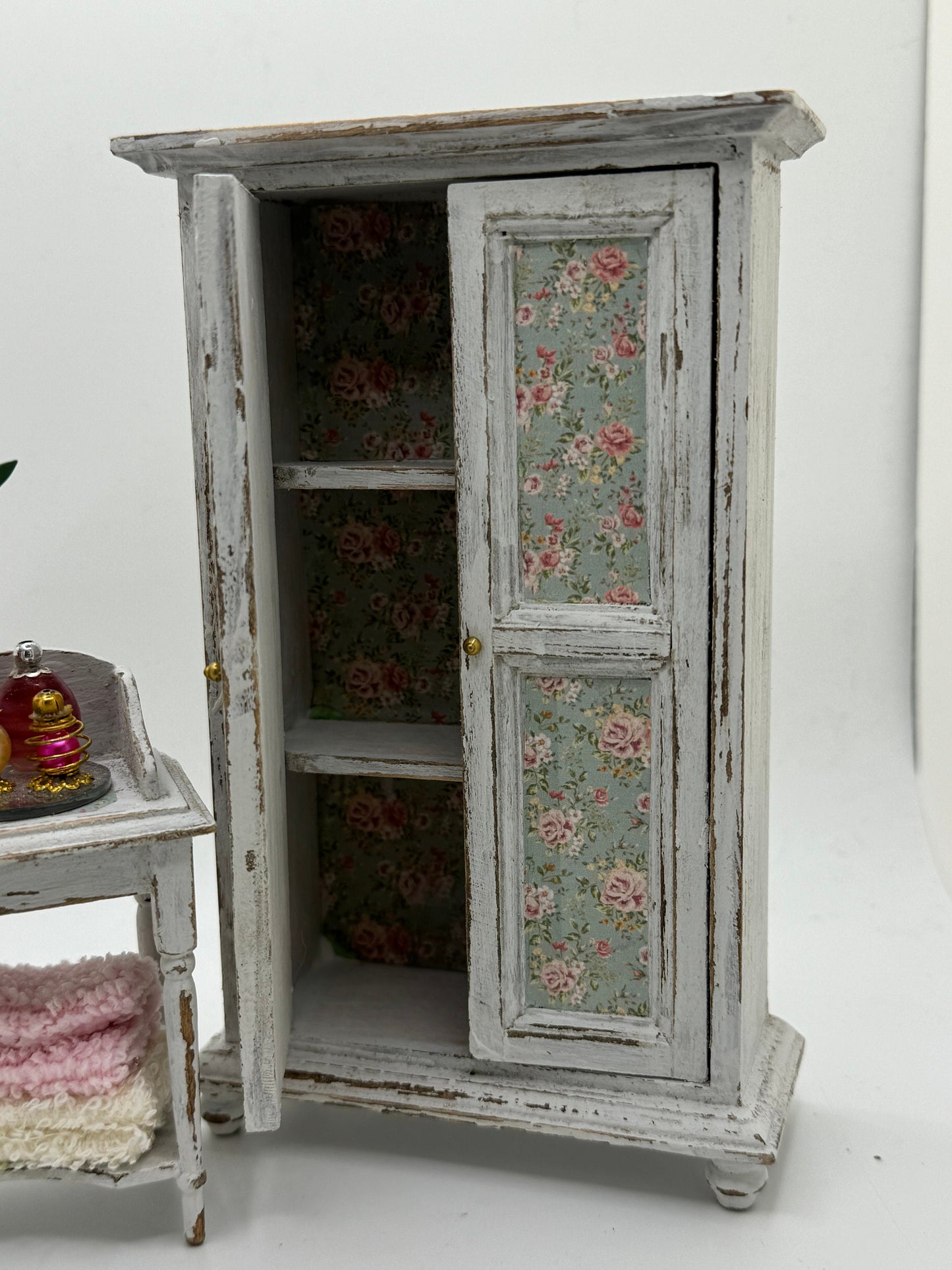 Dolls House Miniatures - 1/12th / 1:12 / inch scale.    Shabby Chic Bedroom Furniture ( wardrobe / washstand option )
