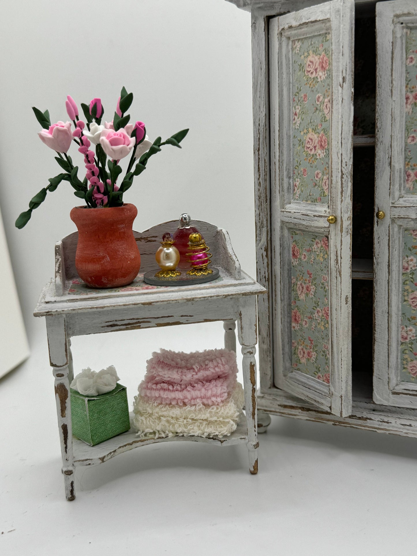 Dolls House Miniatures - 1/12th / 1:12 / inch scale.    Shabby Chic Bedroom Furniture ( wardrobe / washstand option )