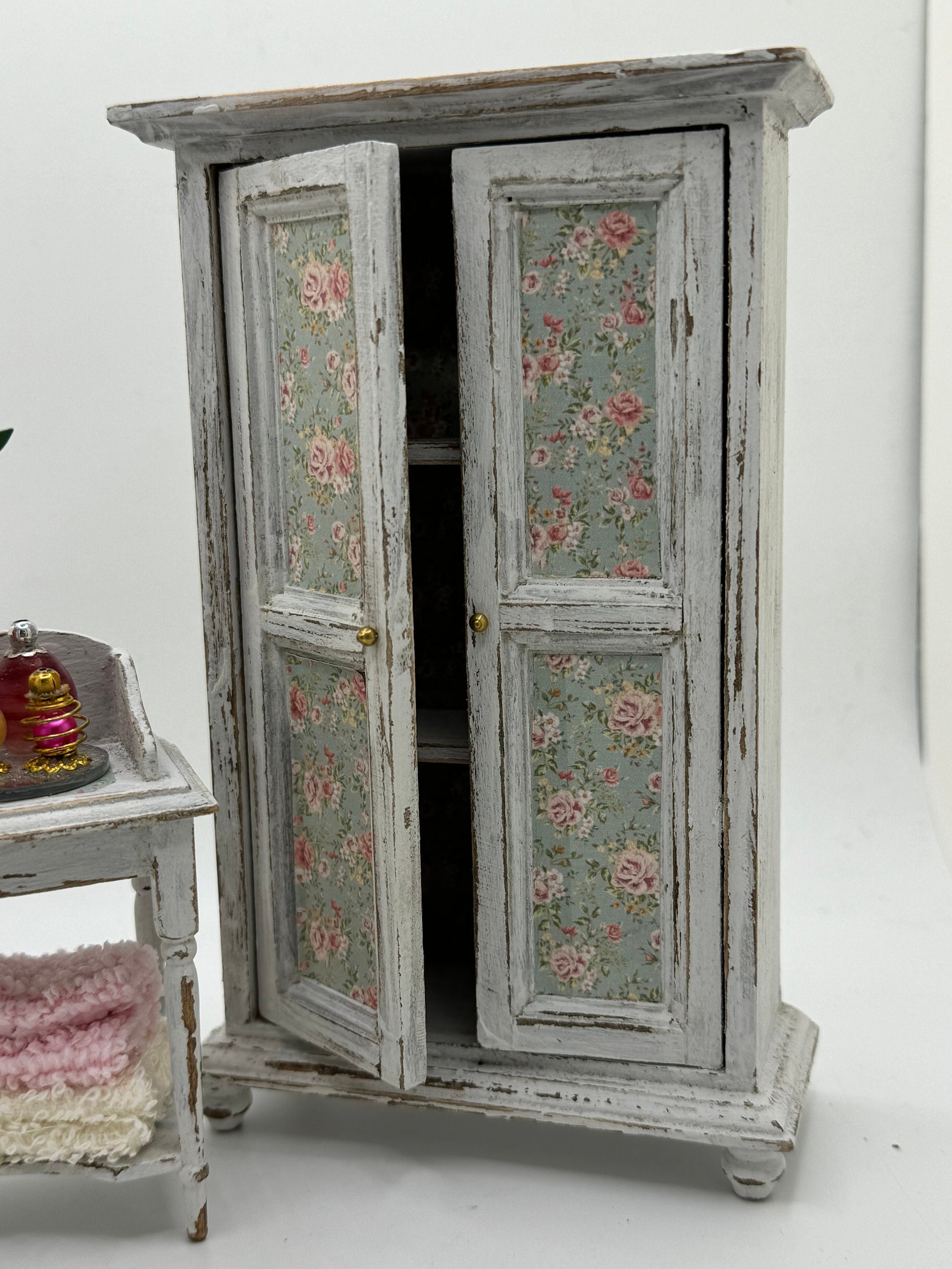 Dolls House Miniatures - 1/12th / 1:12 / inch scale.    Shabby Chic Bedroom Furniture ( wardrobe / washstand option )