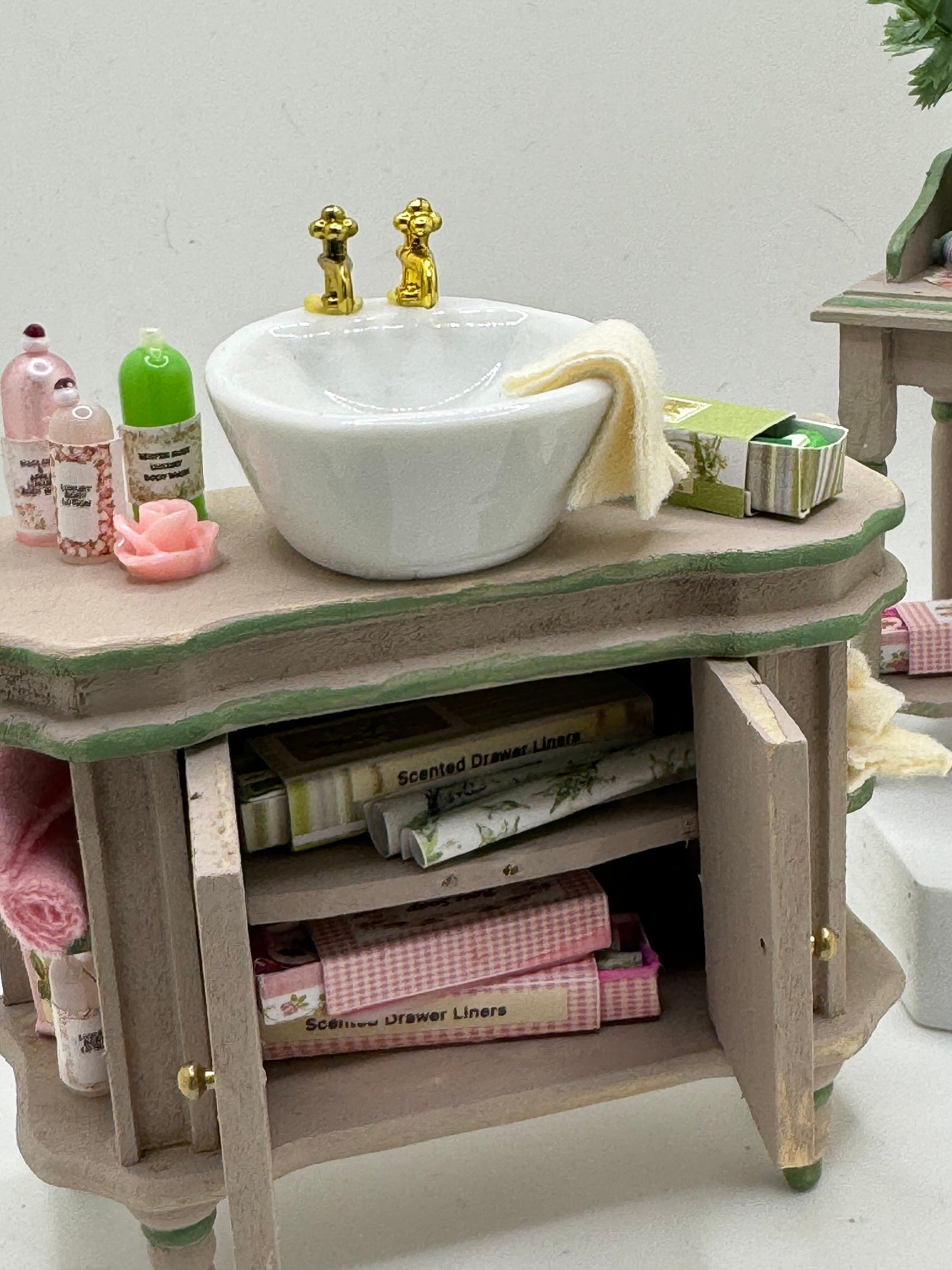 Dolls House Miniatures - 1/12th / 1:12 / inch scale.    Shabby Chic Bathroom Furniture ( vanity sink / washstand option )