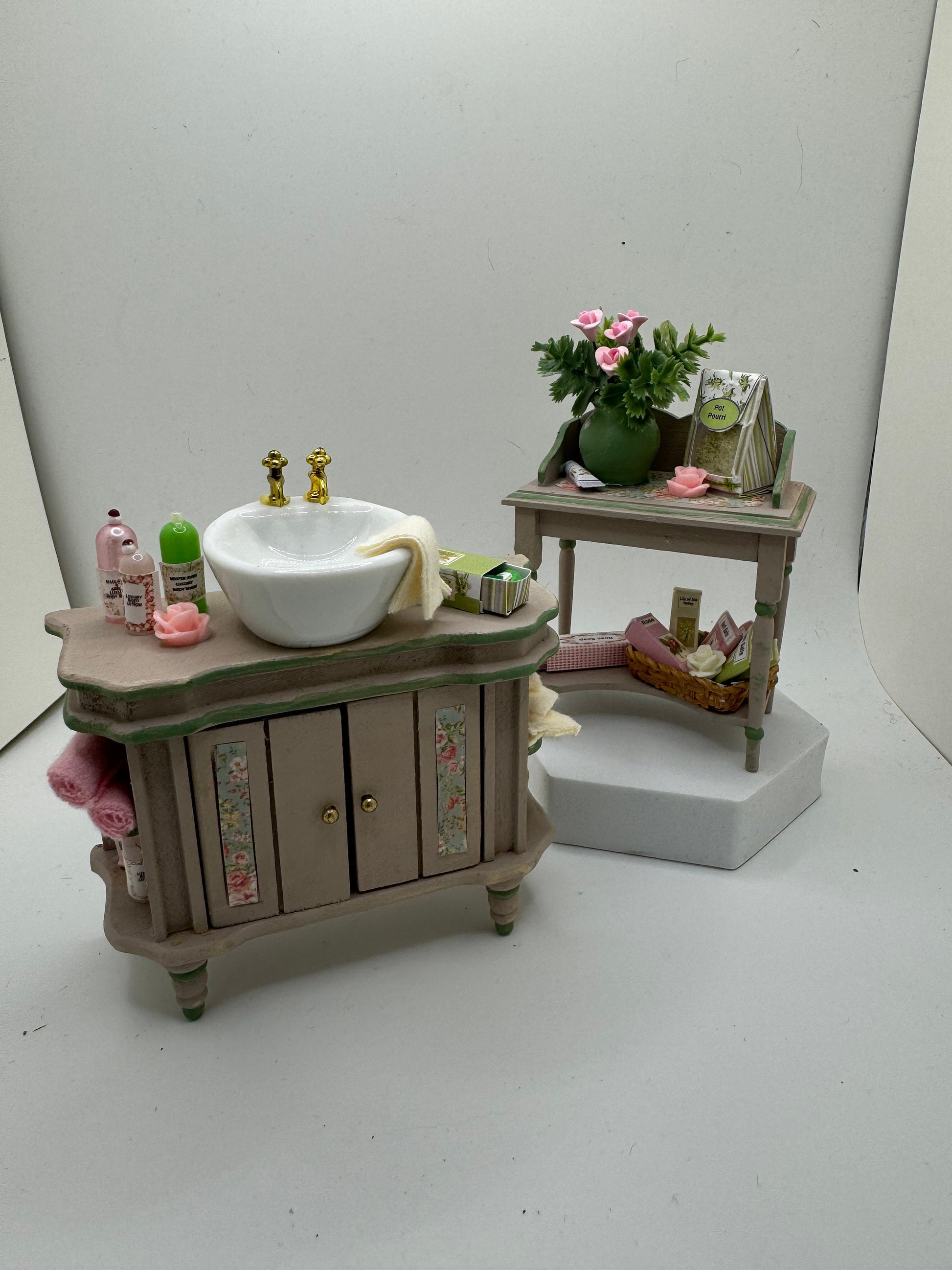 Dolls House Miniatures - 1/12th / 1:12 / inch scale.    Shabby Chic Bathroom Furniture ( vanity sink / washstand option )