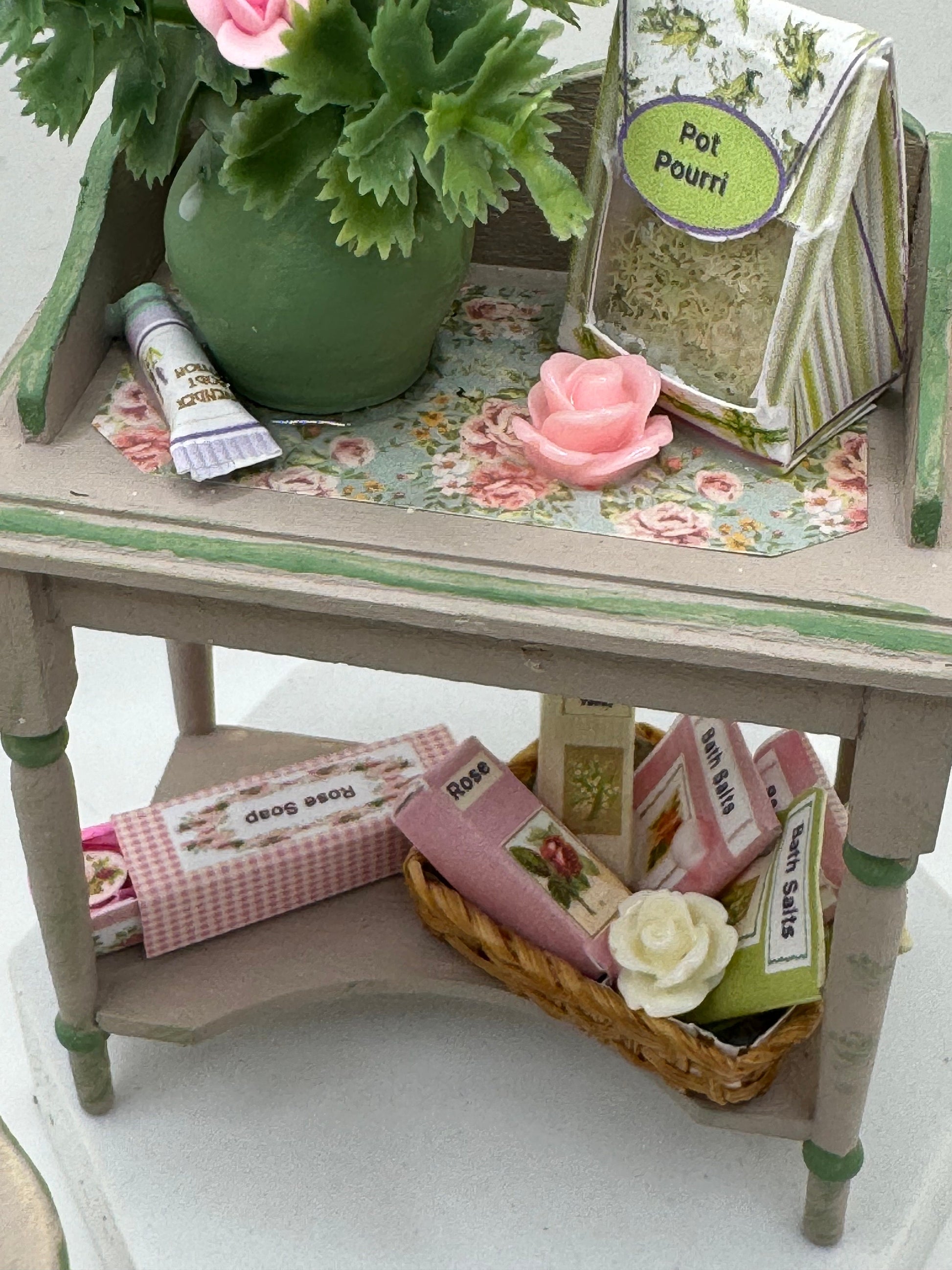 Dolls House Miniatures - 1/12th / 1:12 / inch scale.    Shabby Chic Bathroom Furniture ( vanity sink / washstand option )