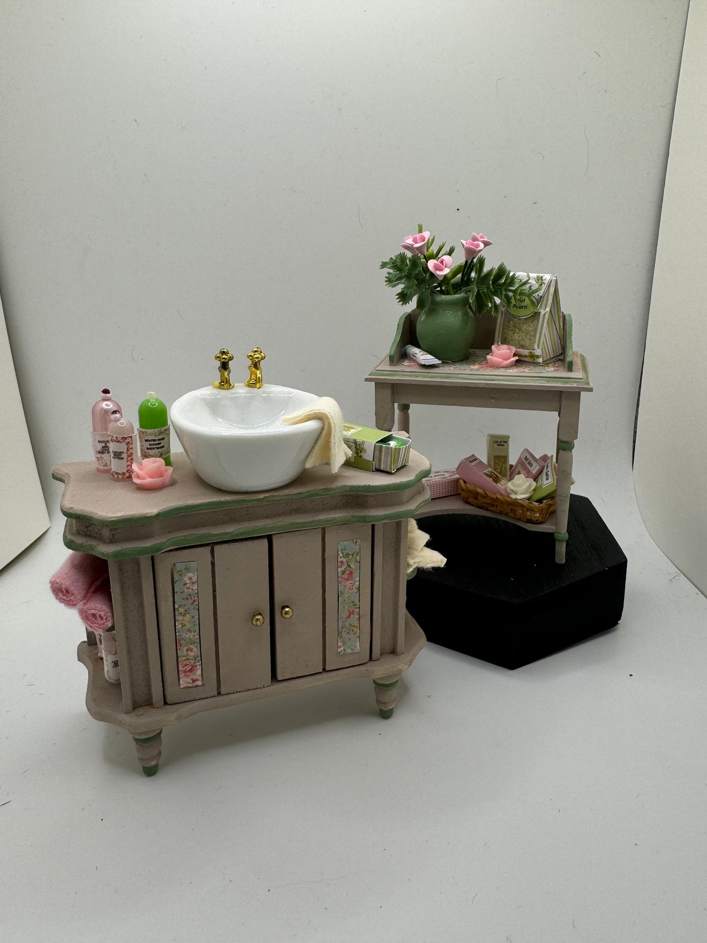 Dolls House Miniatures - 1/12th / 1:12 / inch scale.    Shabby Chic Bathroom Furniture ( vanity sink / washstand option )
