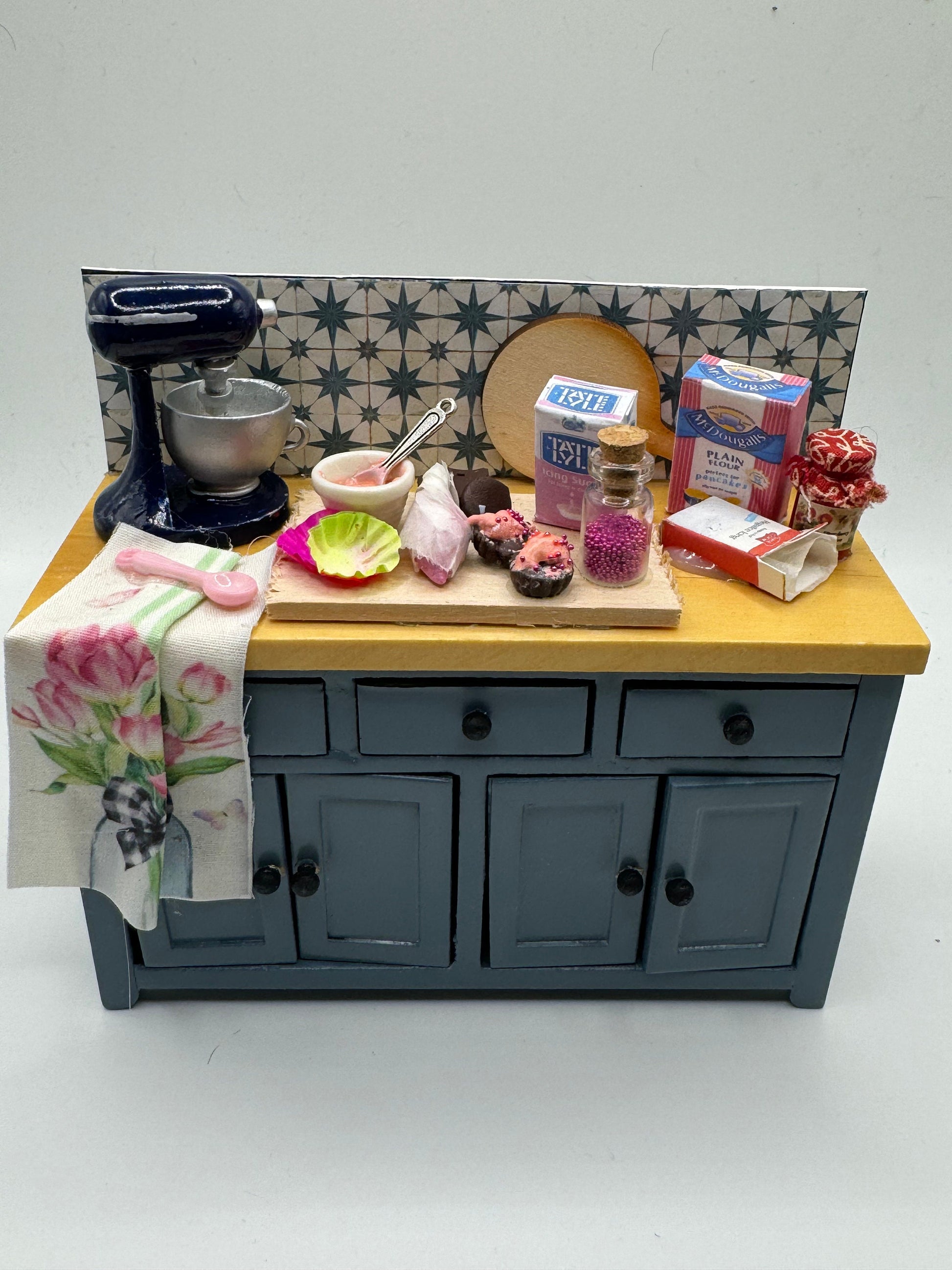 Dolls House Miniatures - 1/12 Kitchen Preparation Table Counter